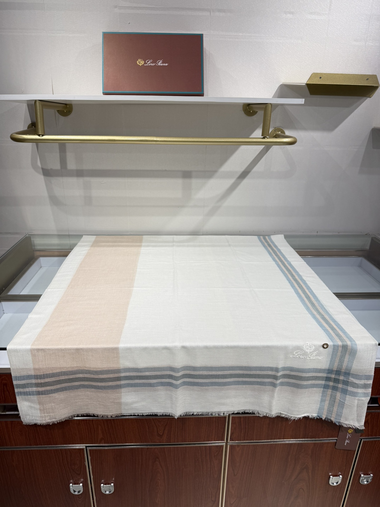 💟Loro Piana LP 最新独家供应十年二十年都不过时！也只有LP羊绒围巾能把这么看似简单外观的围巾做到顶级世界一