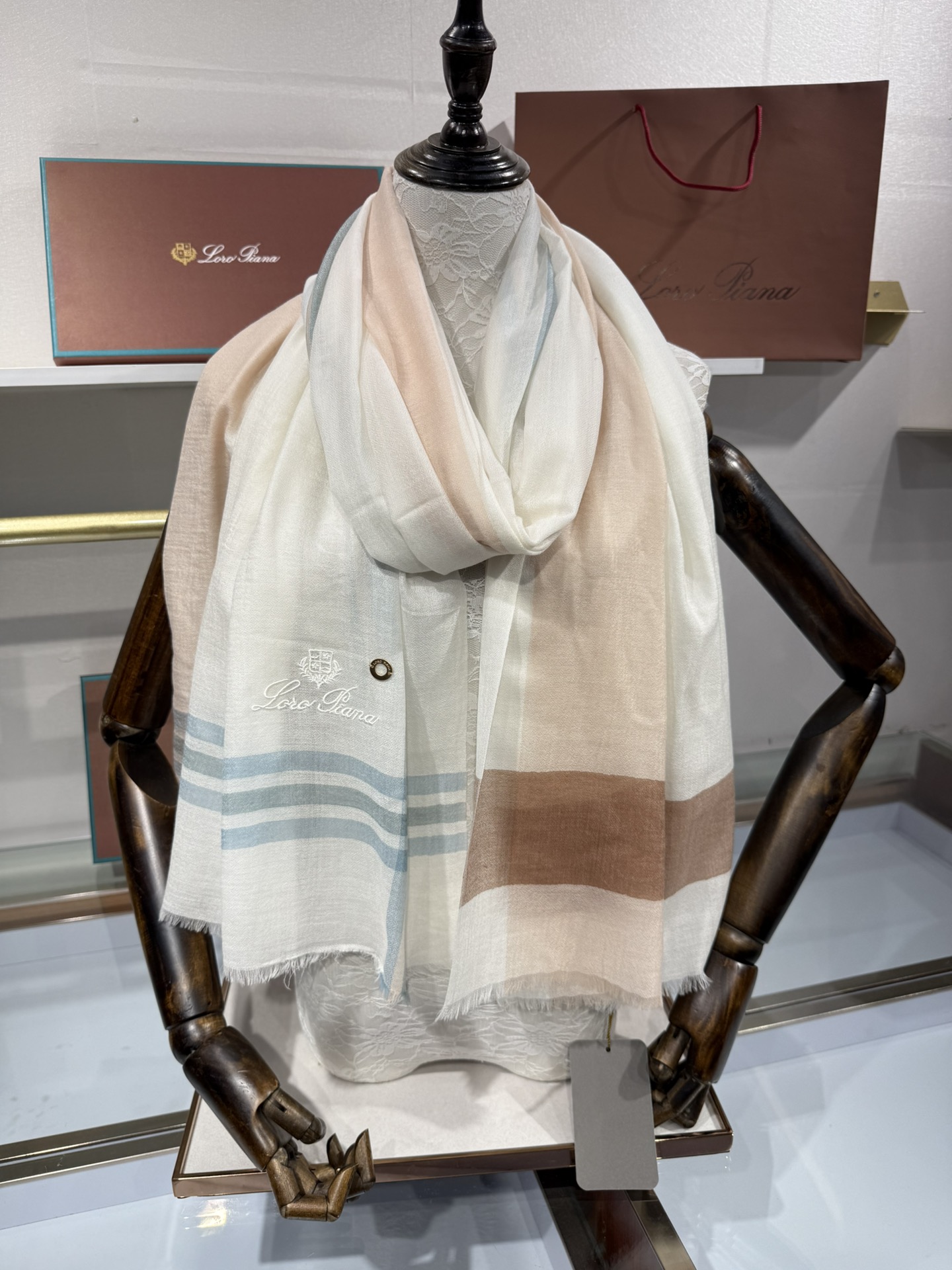 💟Loro Piana LP 最新独家供应十年二十年都不过时！也只有LP羊绒围巾能把这么看似简单外观的围巾做到顶级世界一
