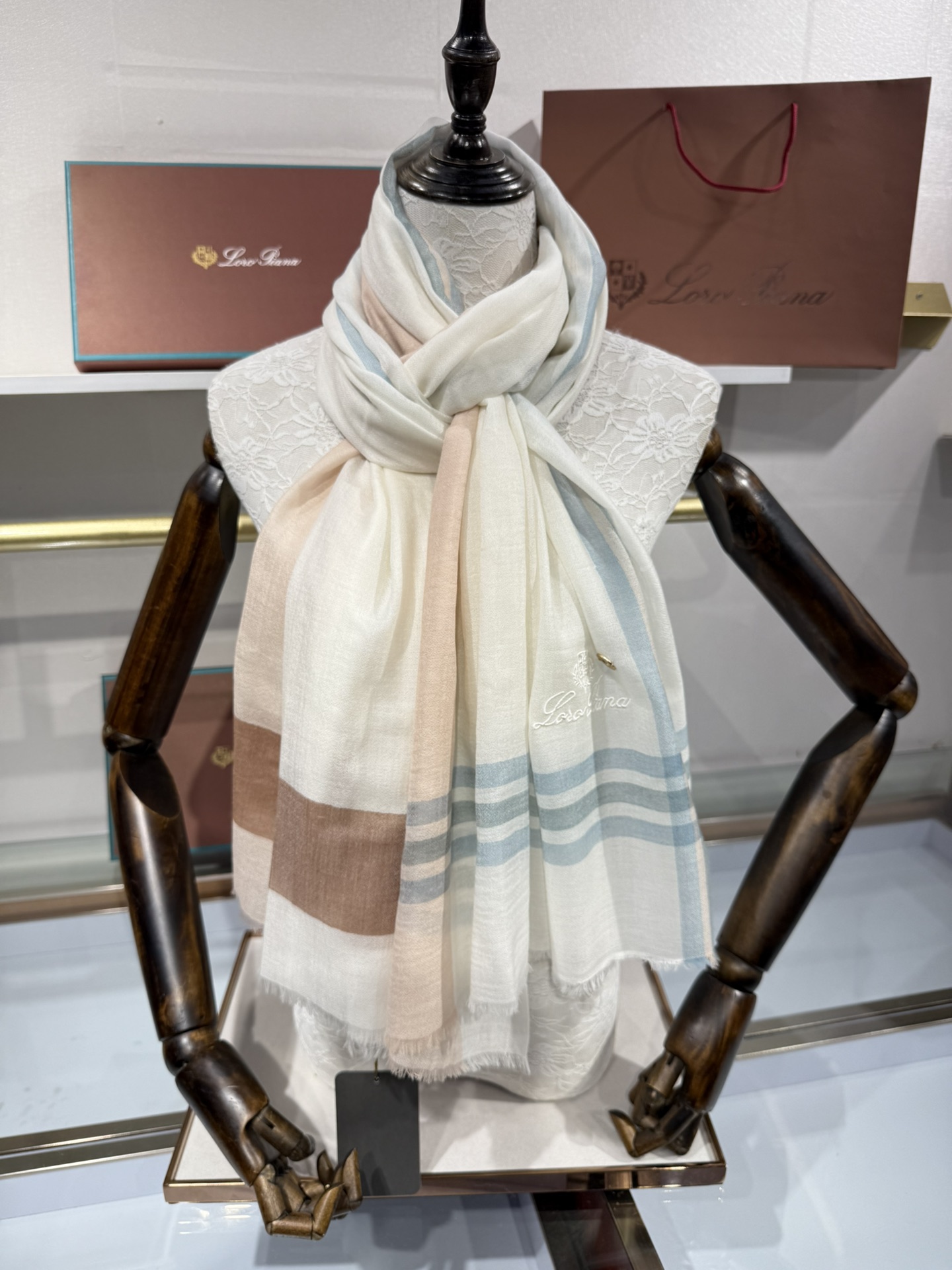💟Loro Piana LP 最新独家供应十年二十年都不过时！也只有LP羊绒围巾能把这么看似简单外观的围巾做到顶级世界一