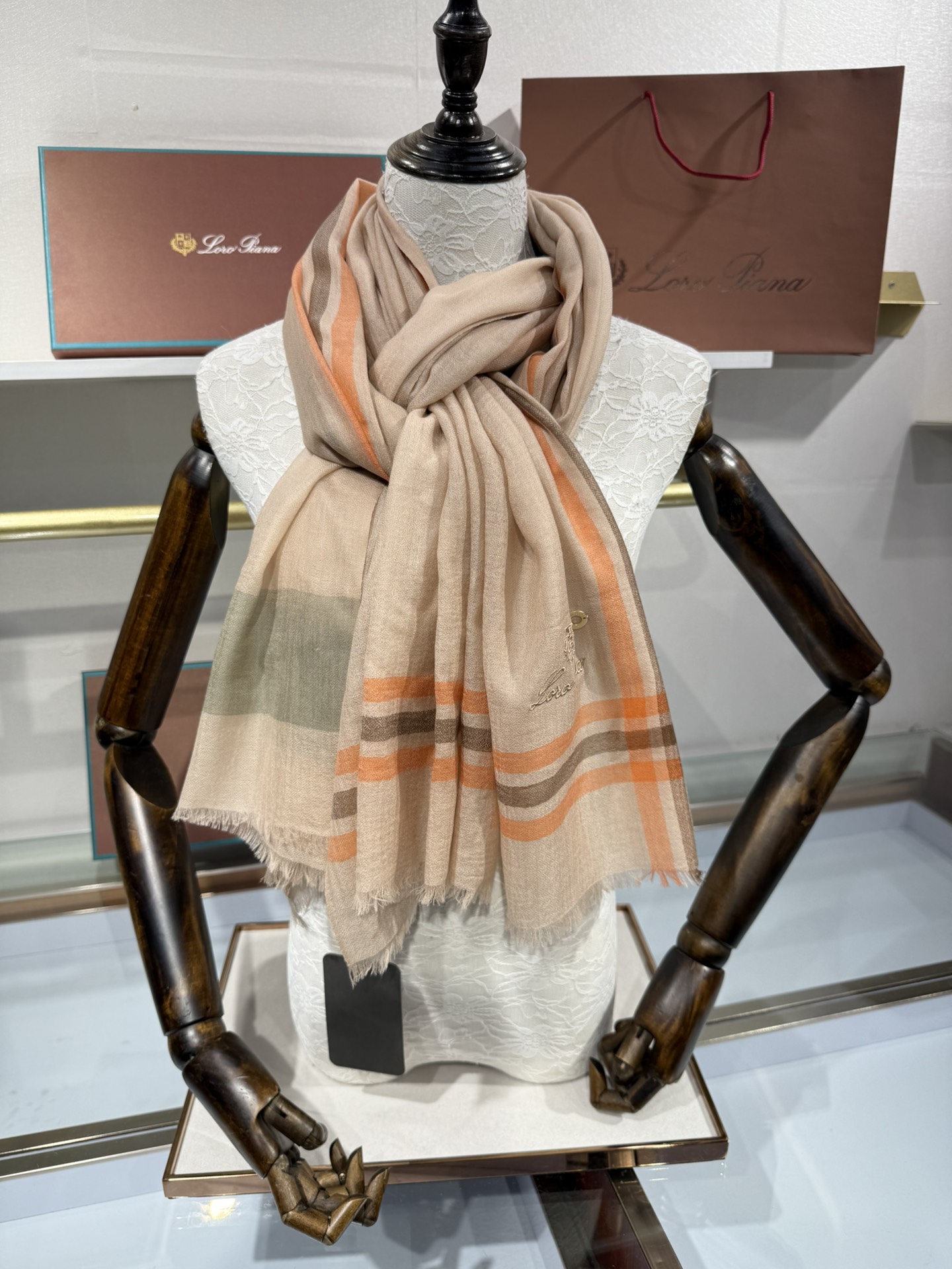 💟Loro Piana LP 最新独家供应十年二十年都不过时！也只有LP羊绒围巾能把这么看似简单外观的围巾做到顶级世界一