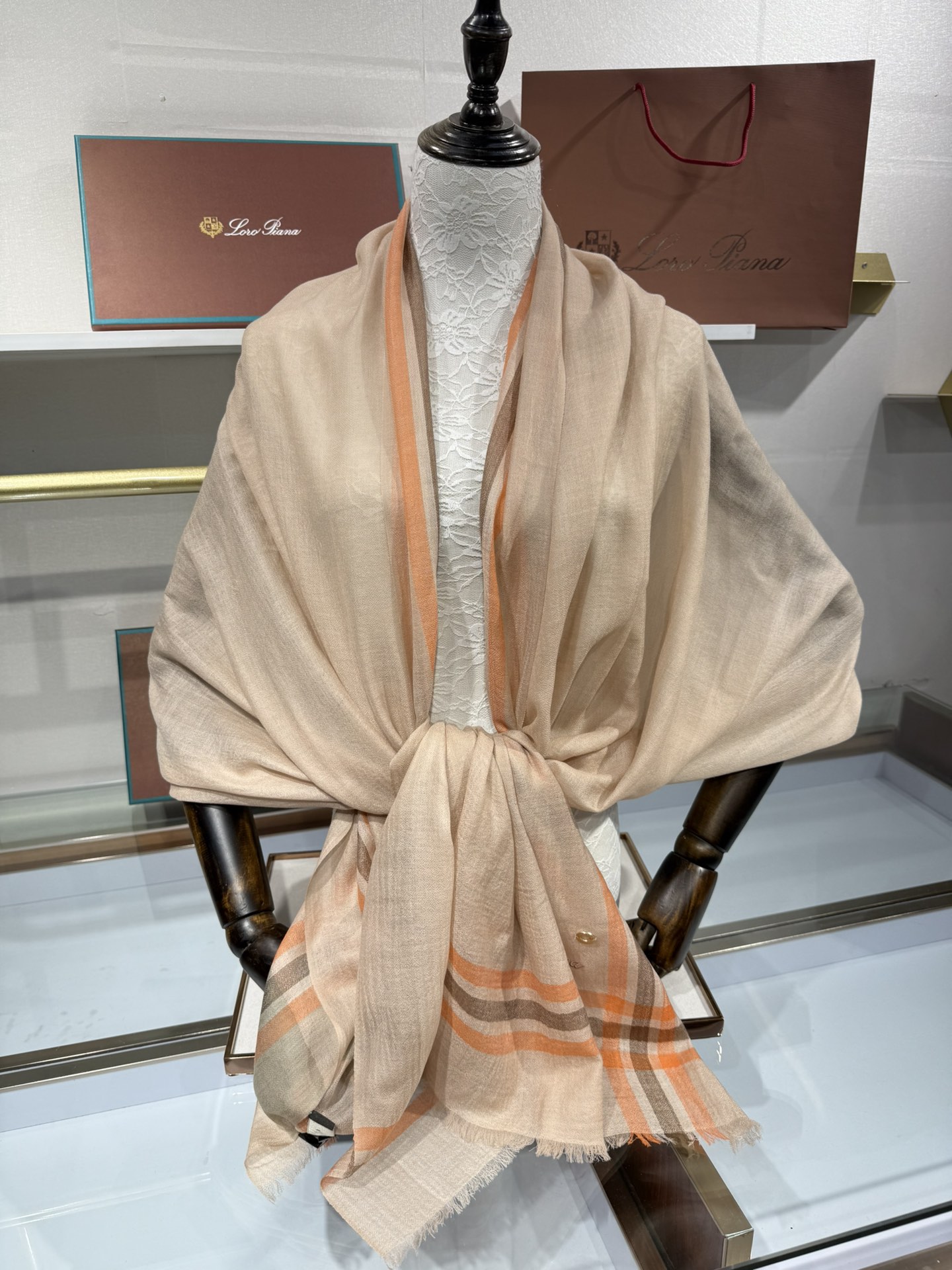 💟Loro Piana LP 最新独家供应十年二十年都不过时！也只有LP羊绒围巾能把这么看似简单外观的围巾做到顶级世界一