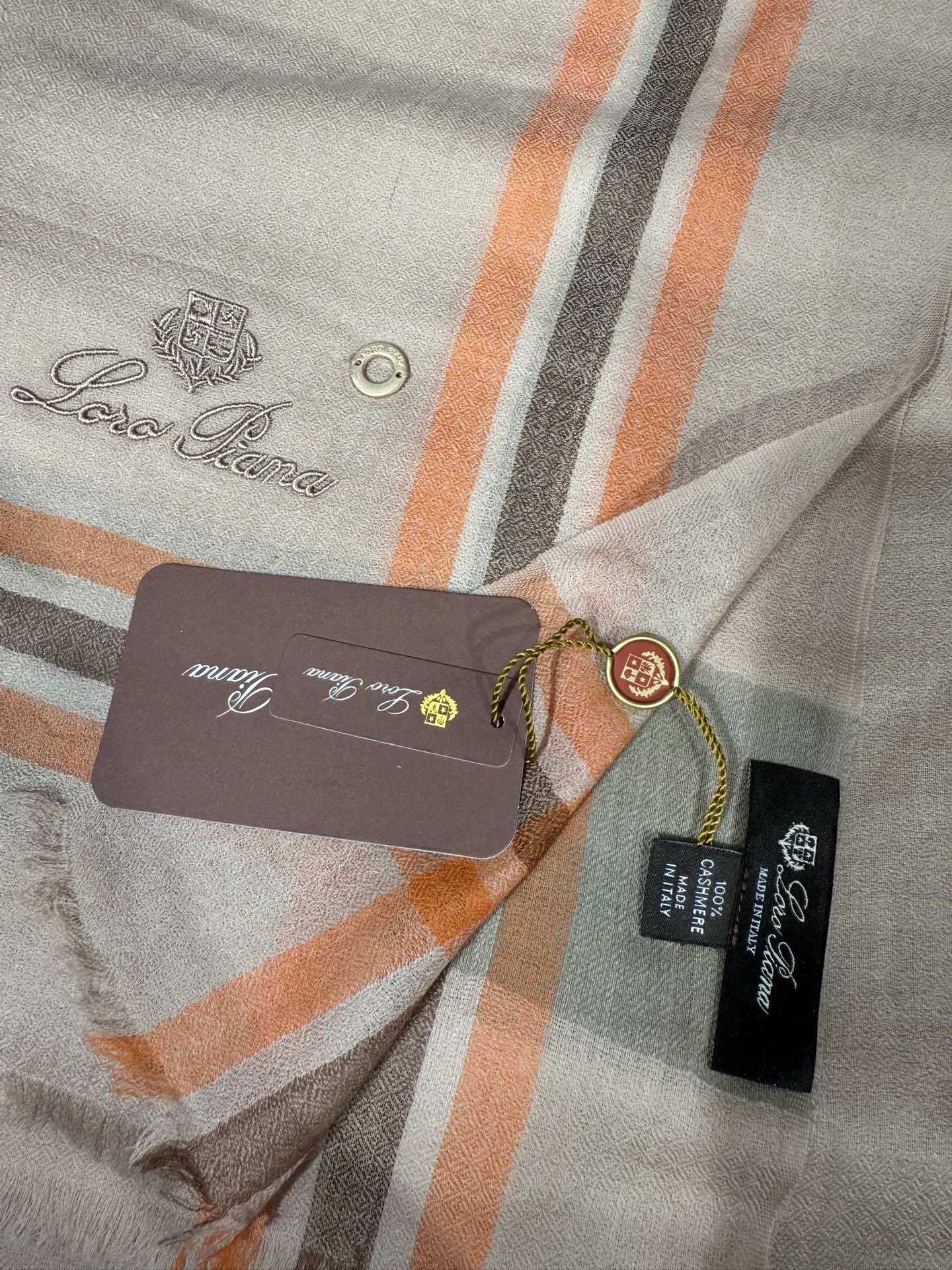 💟Loro Piana LP 最新独家供应十年二十年都不过时！也只有LP羊绒围巾能把这么看似简单外观的围巾做到顶级世界一