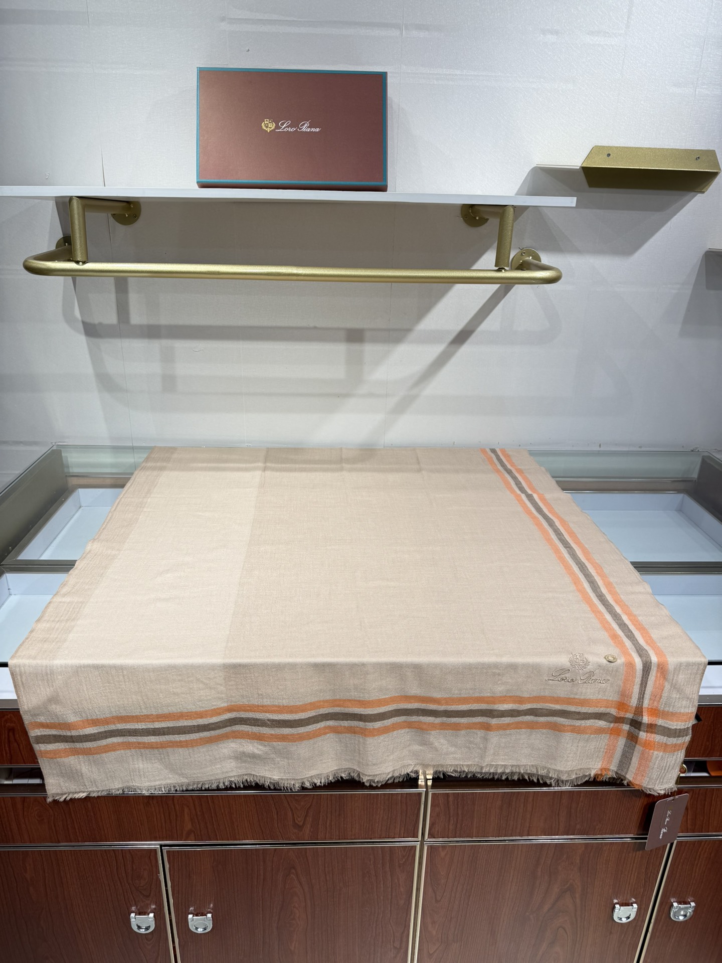 💟Loro Piana LP 最新独家供应十年二十年都不过时！也只有LP羊绒围巾能把这么看似简单外观的围巾做到顶级世界一