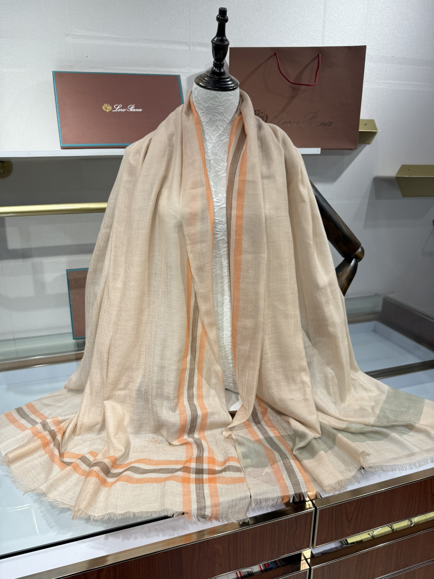 💟Loro Piana LP 最新独家供应十年二十年都不过时！也只有LP羊绒围巾能把这么看似简单外观的围巾做到顶级世界一