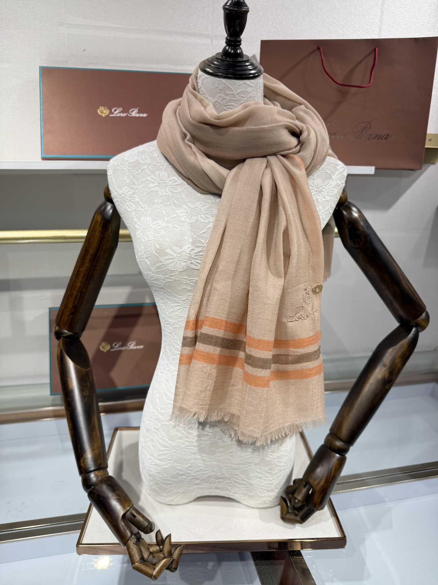💟Loro Piana LP 最新独家供应十年二十年都不过时！也只有LP羊绒围巾能把这么看似简单外观的围巾做到顶级世界一