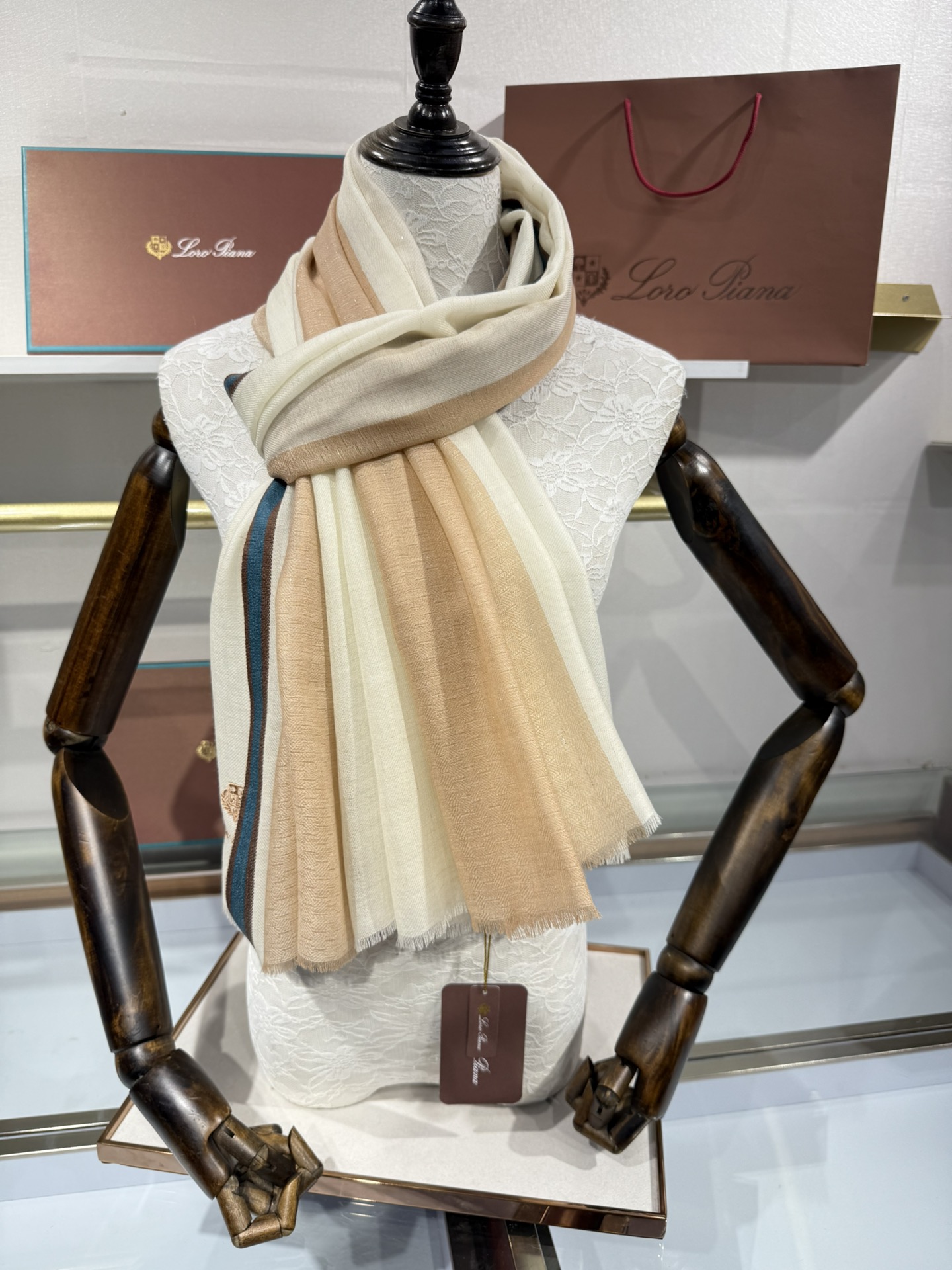 💟2025年 Loro Piana LP 最新独家供应十年二十年都不过时！也只有LP羊绒围巾能把这么看似