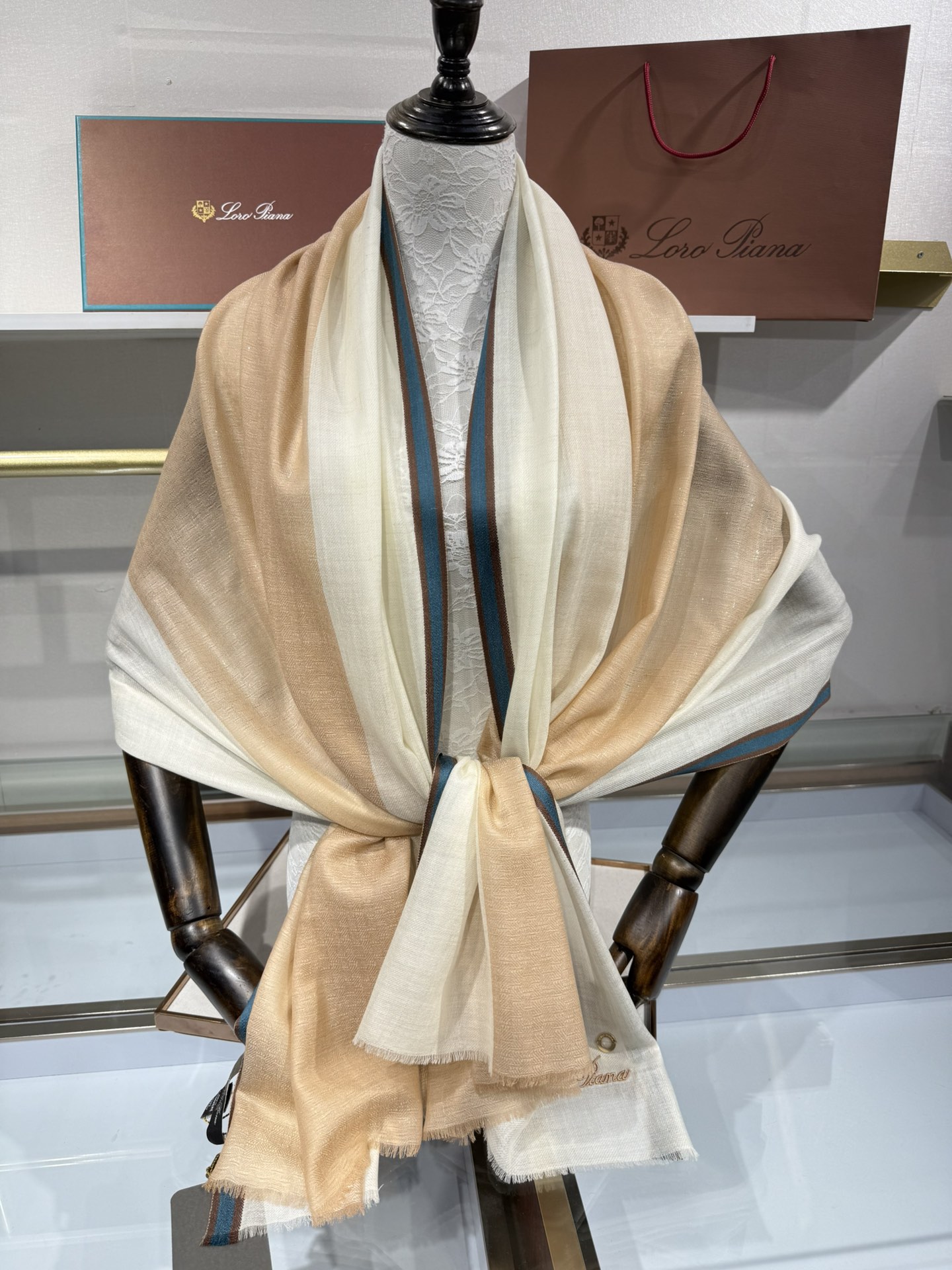 💟2025年 Loro Piana LP 最新独家供应十年二十年都不过时！也只有LP羊绒围巾能把这么看似