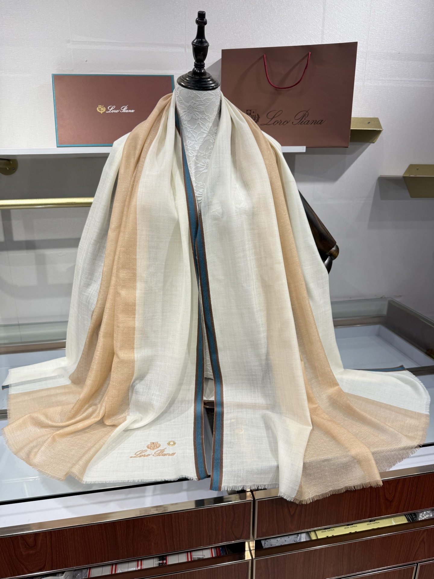 💟2025年 Loro Piana LP 最新独家供应十年二十年都不过时！也只有LP羊绒围巾能把这么看似