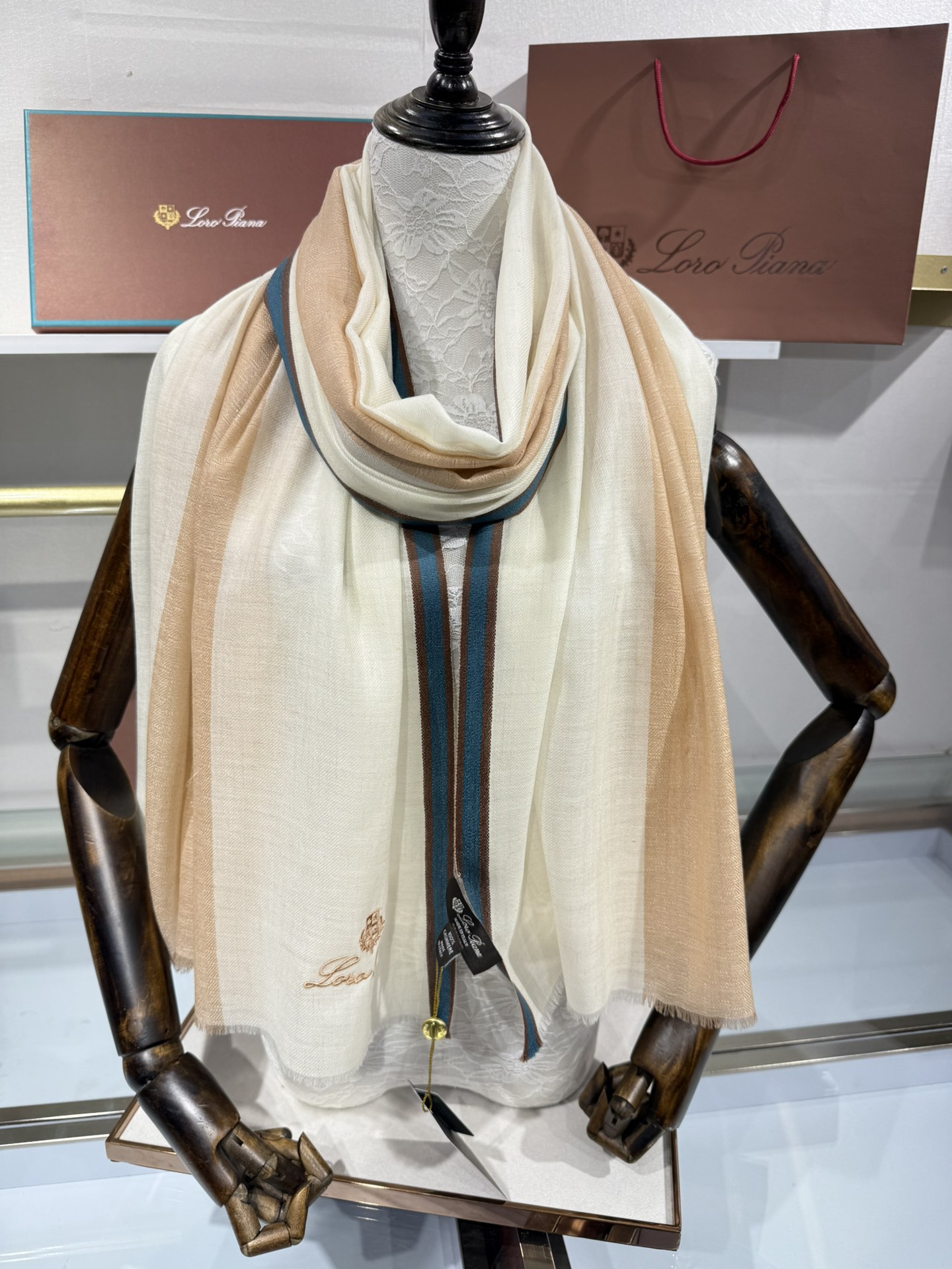 💟2025年 Loro Piana LP 最新独家供应十年二十年都不过时！也只有LP羊绒围巾能把这么看似