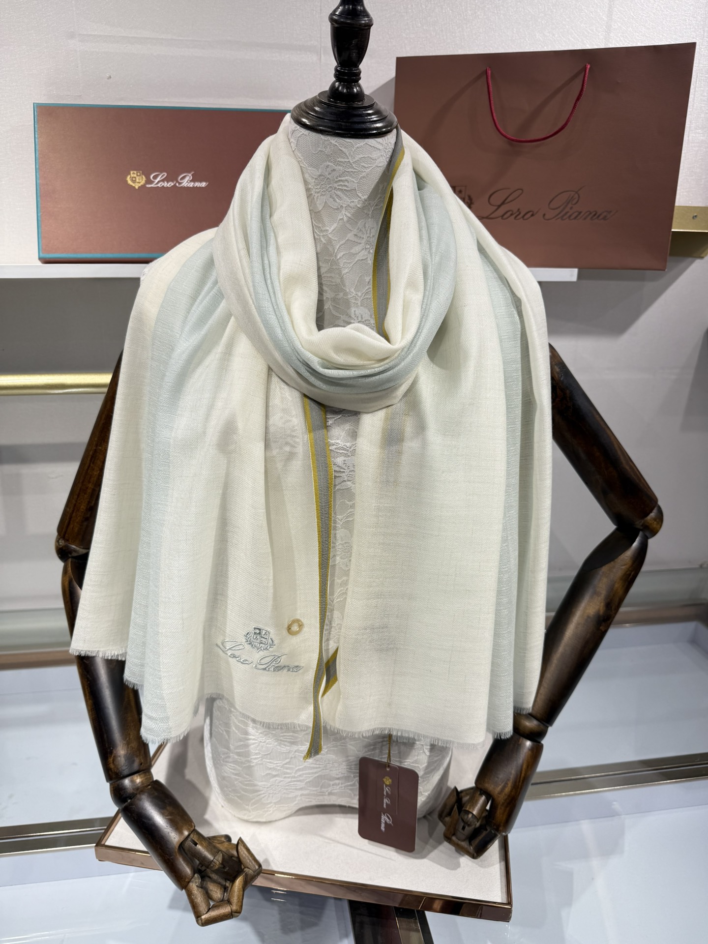 💟2025年 Loro Piana LP 最新独家供应十年二十年都不过时！也只有LP羊绒围巾能把这么看似