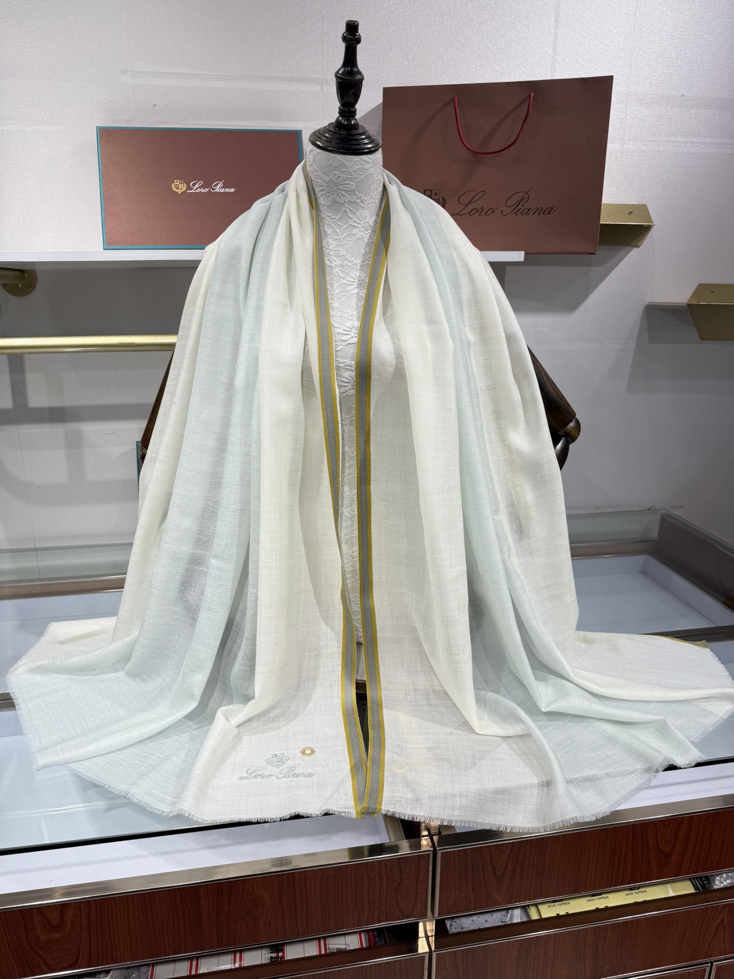 💟2025年 Loro Piana LP 最新独家供应十年二十年都不过时！也只有LP羊绒围巾能把这么看似
