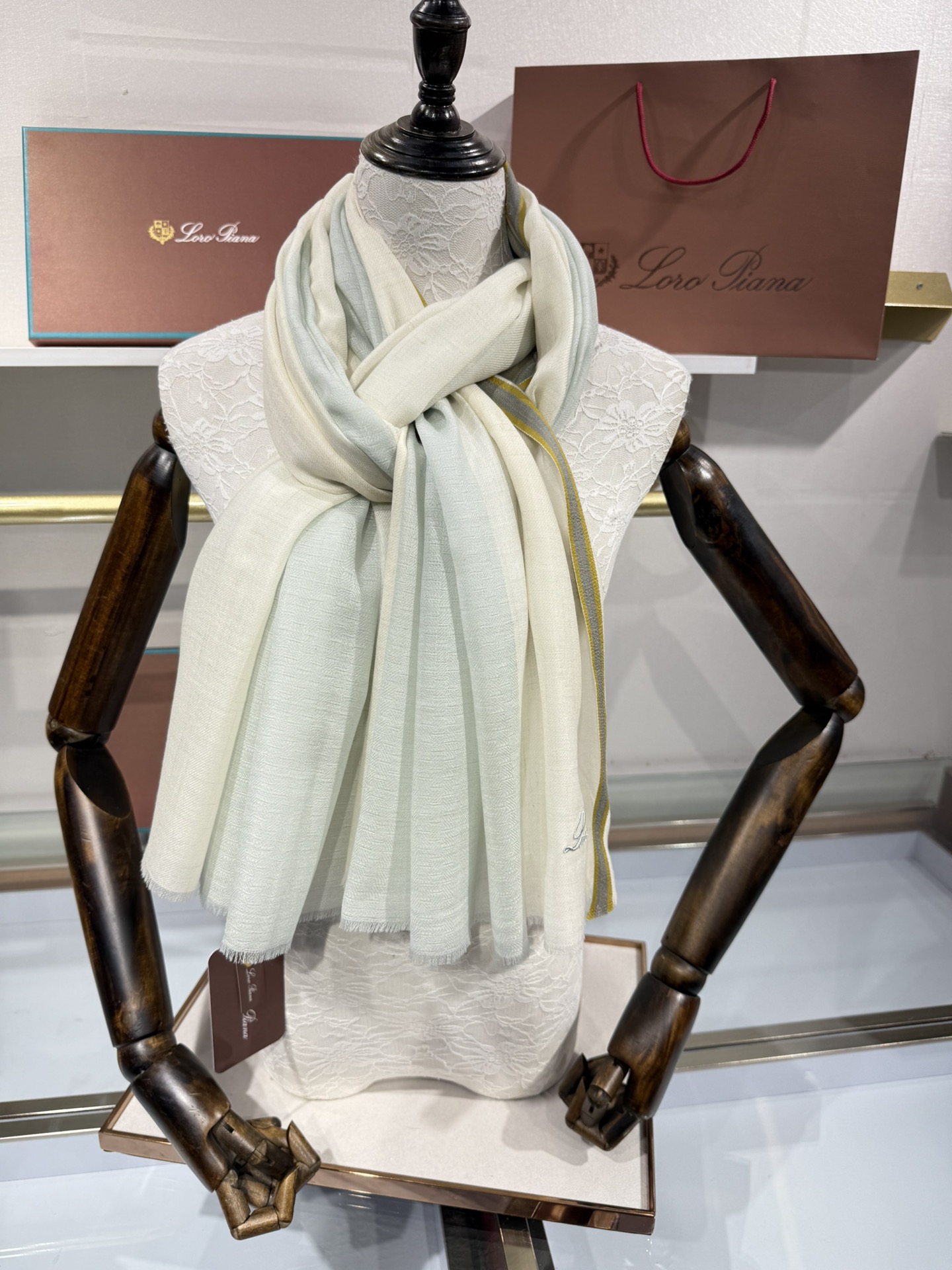 💟2025年 Loro Piana LP 最新独家供应十年二十年都不过时！也只有LP羊绒围巾能把这么看似