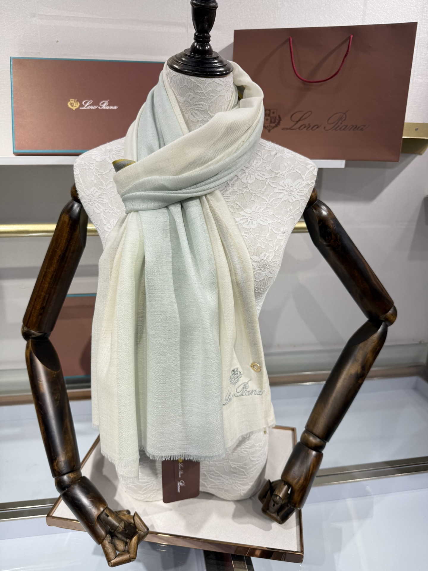 💟2025年 Loro Piana LP 最新独家供应十年二十年都不过时！也只有LP羊绒围巾能把这么看似