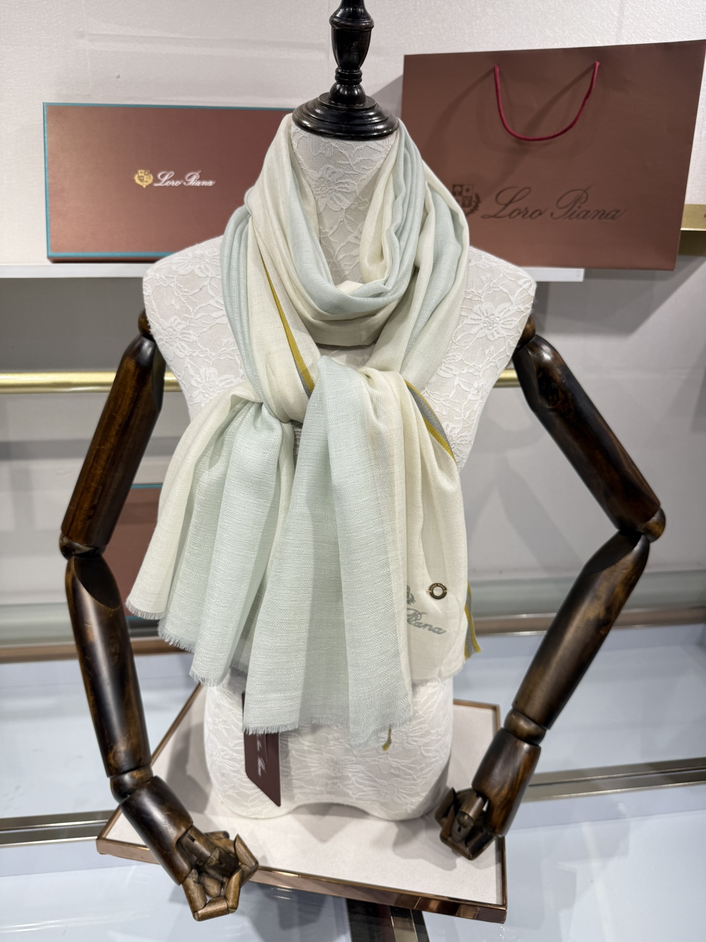 💟2025年 Loro Piana LP 最新独家供应十年二十年都不过时！也只有LP羊绒围巾能把这么看似