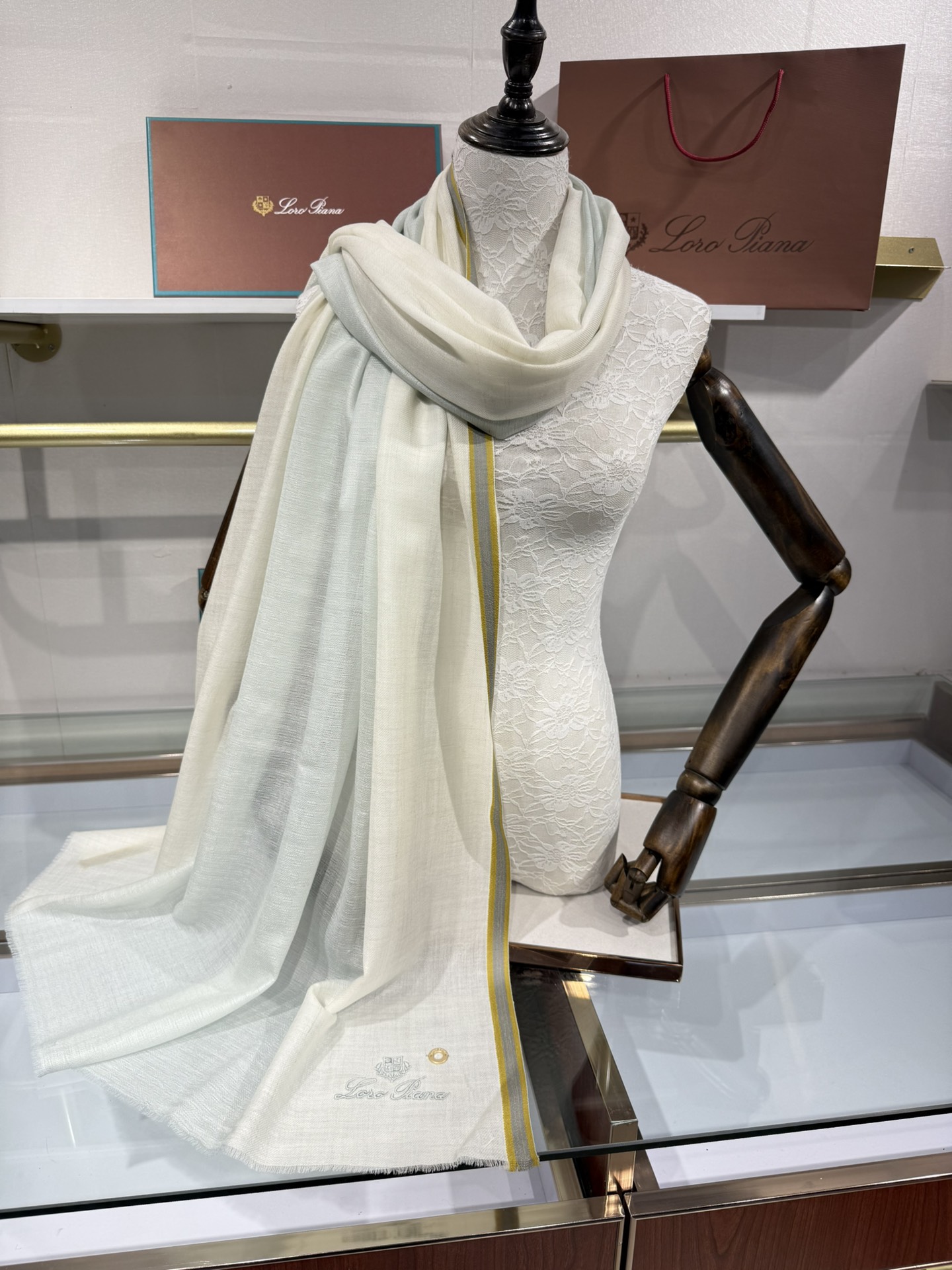 💟2025年 Loro Piana LP 最新独家供应十年二十年都不过时！也只有LP羊绒围巾能把这么看似