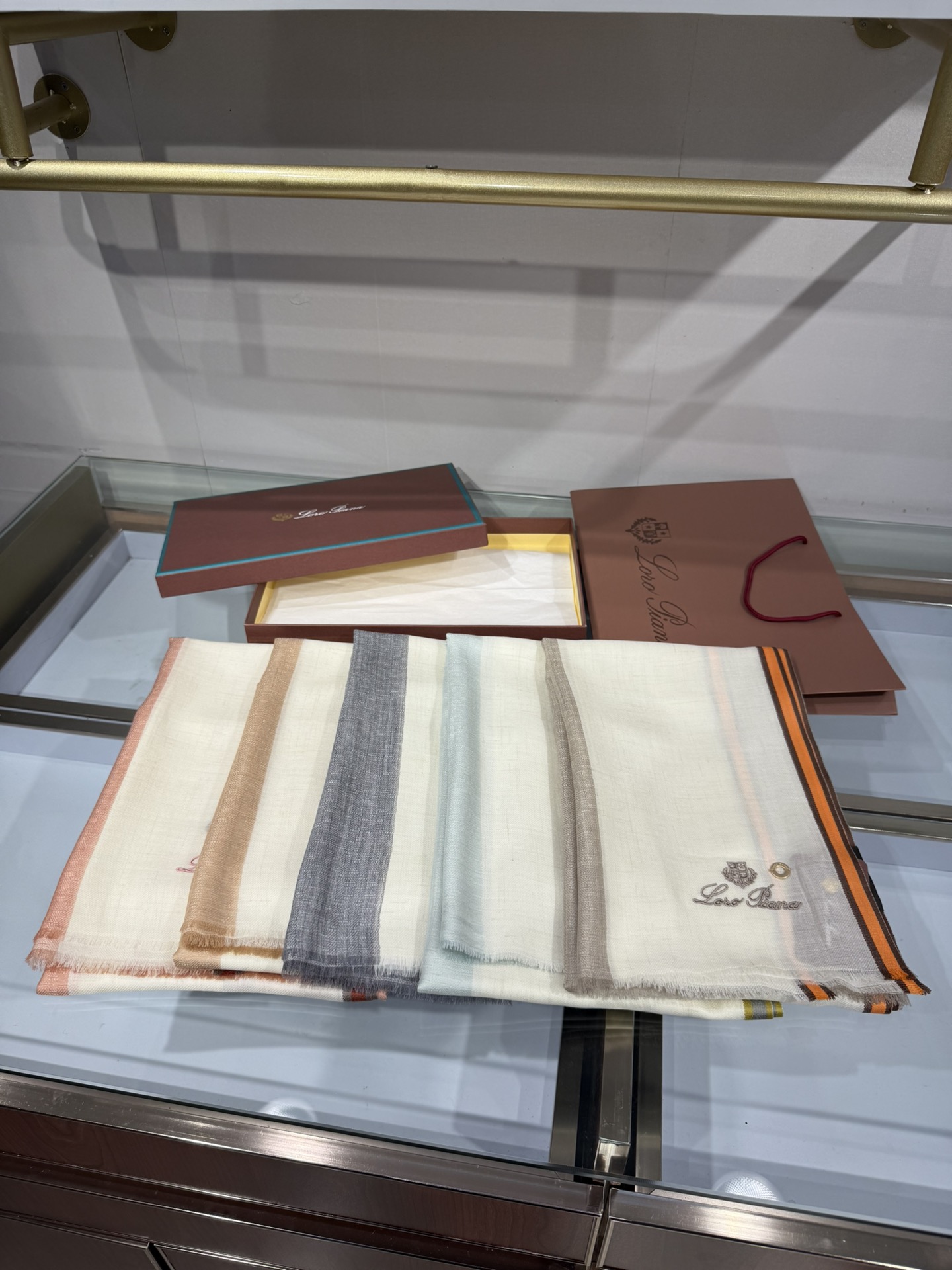 💟2025年 Loro Piana LP 最新独家供应十年二十年都不过时！也只有LP羊绒围巾能把这么看似