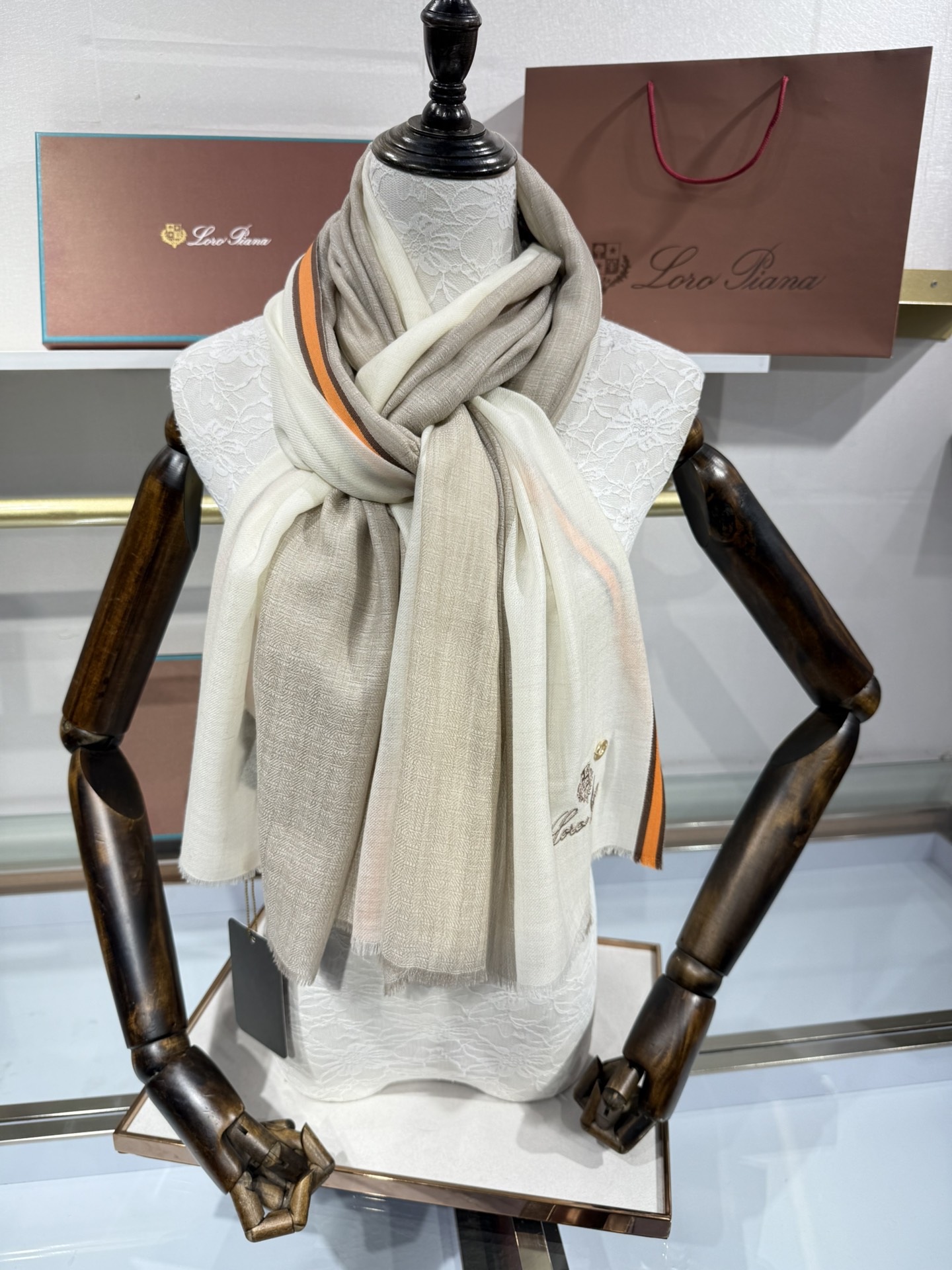 💟2025年 Loro Piana LP 最新独家供应十年二十年都不过时！也只有LP羊绒围巾能把这么看似