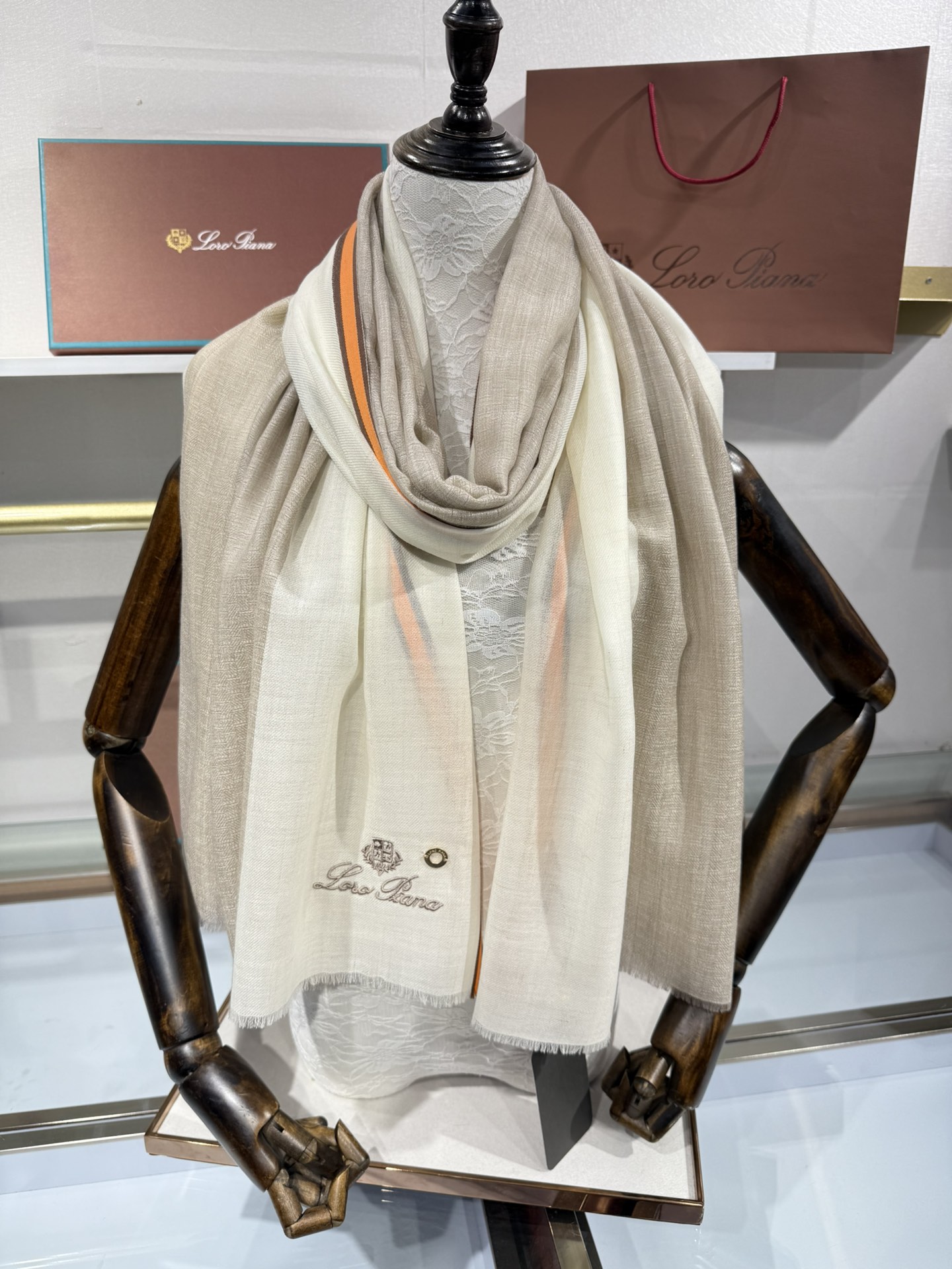 💟2025年 Loro Piana LP 最新独家供应十年二十年都不过时！也只有LP羊绒围巾能把这么看似