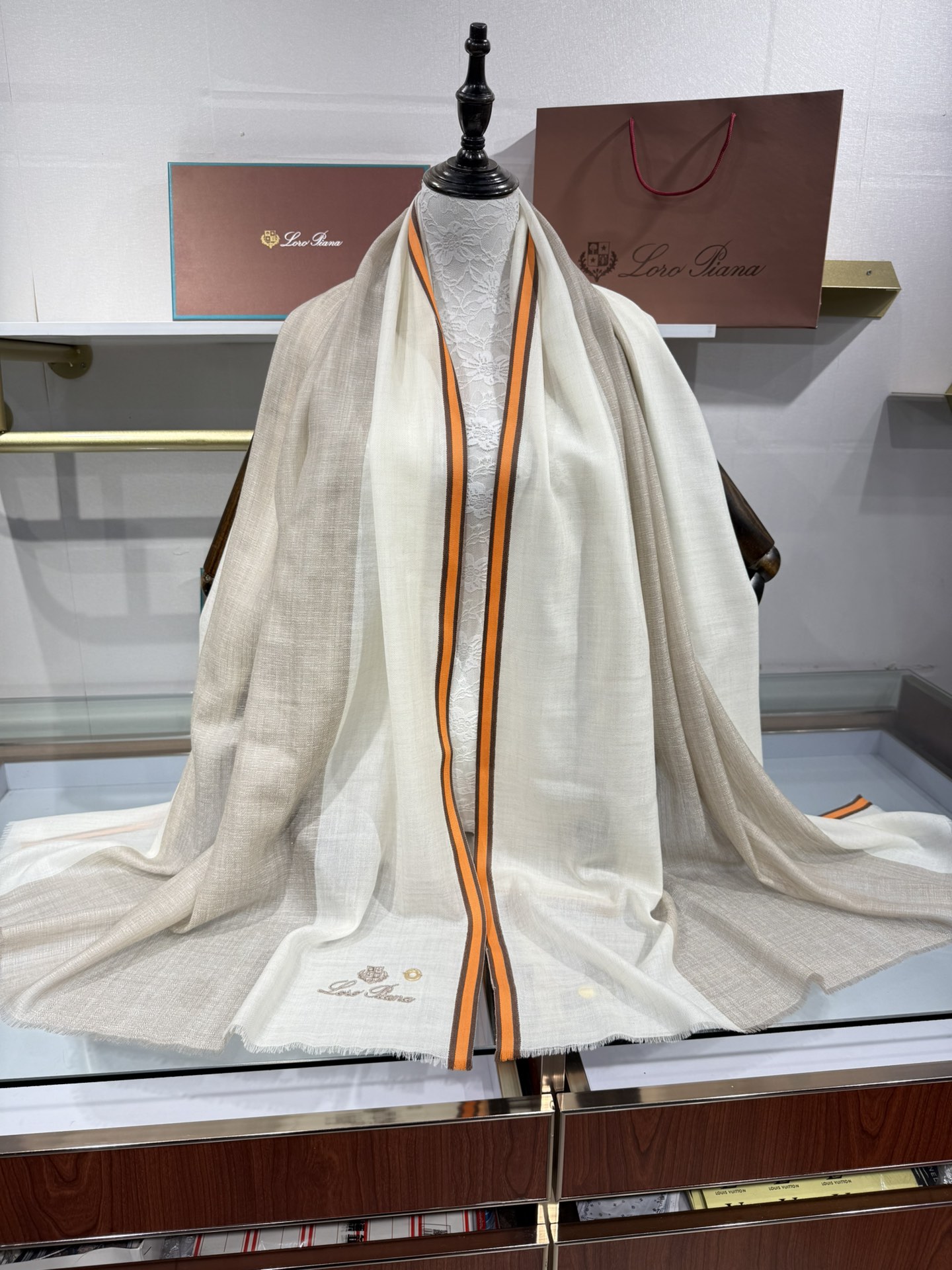 💟2025年 Loro Piana LP 最新独家供应十年二十年都不过时！也只有LP羊绒围巾能把这么看似