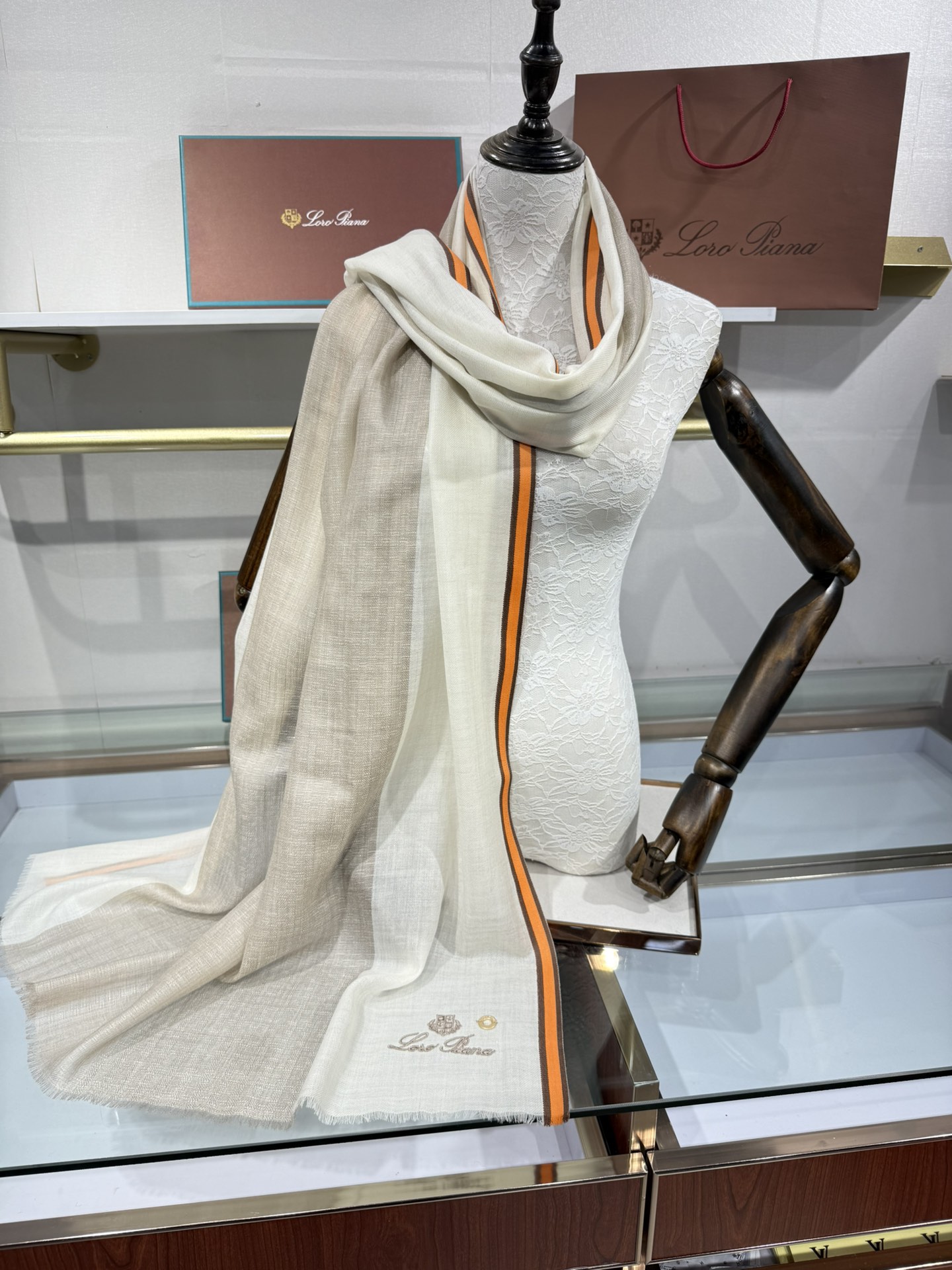 💟2025年 Loro Piana LP 最新独家供应十年二十年都不过时！也只有LP羊绒围巾能把这么看似