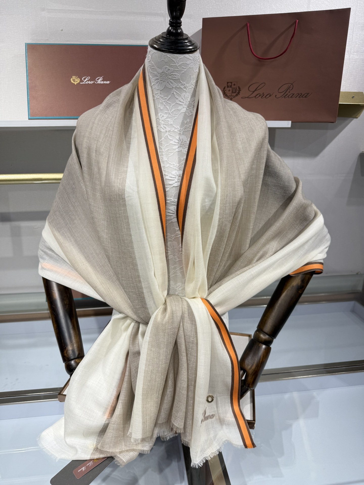 💟2025年 Loro Piana LP 最新独家供应十年二十年都不过时！也只有LP羊绒围巾能把这么看似