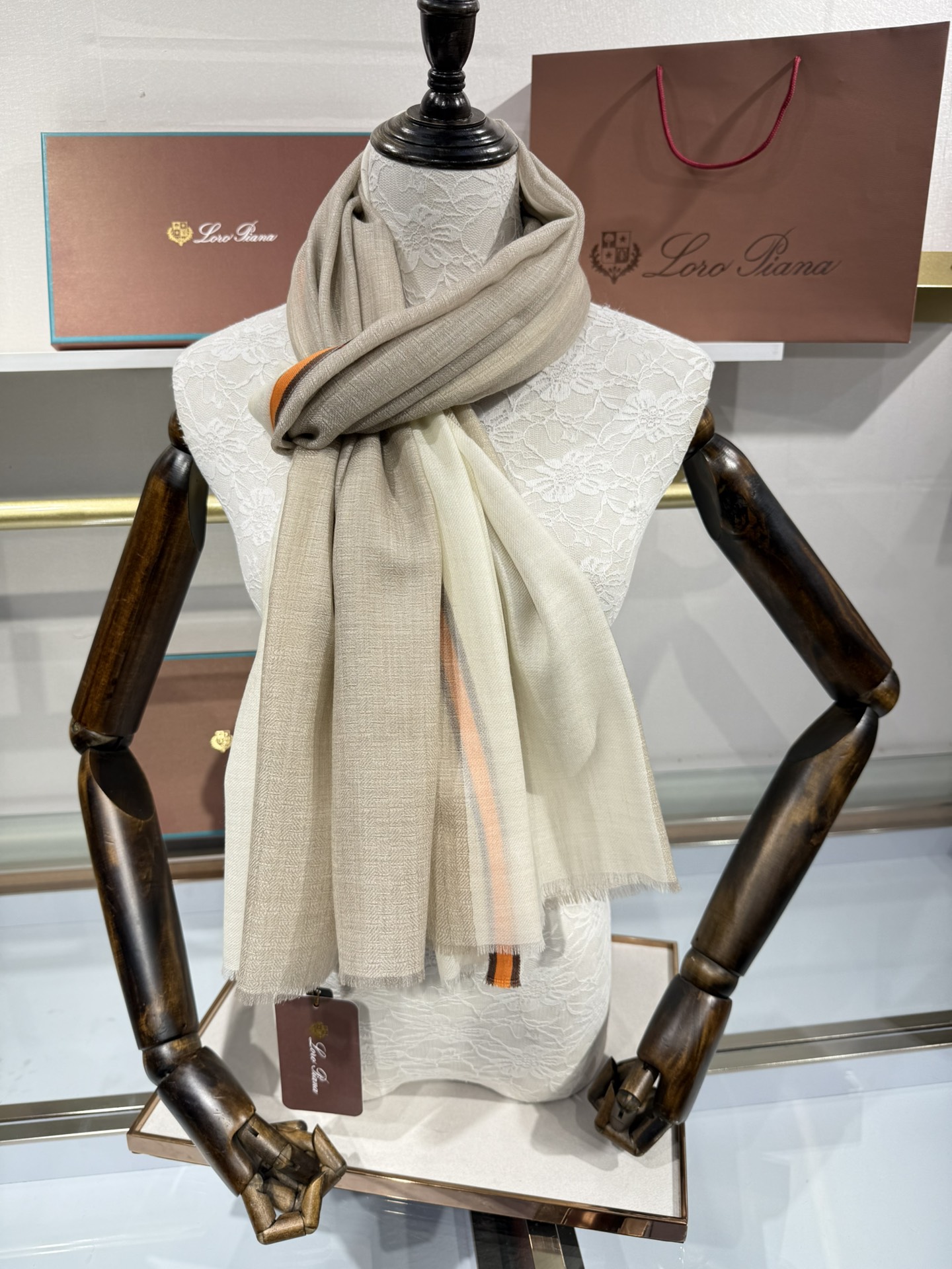 💟2025年 Loro Piana LP 最新独家供应十年二十年都不过时！也只有LP羊绒围巾能把这么看似