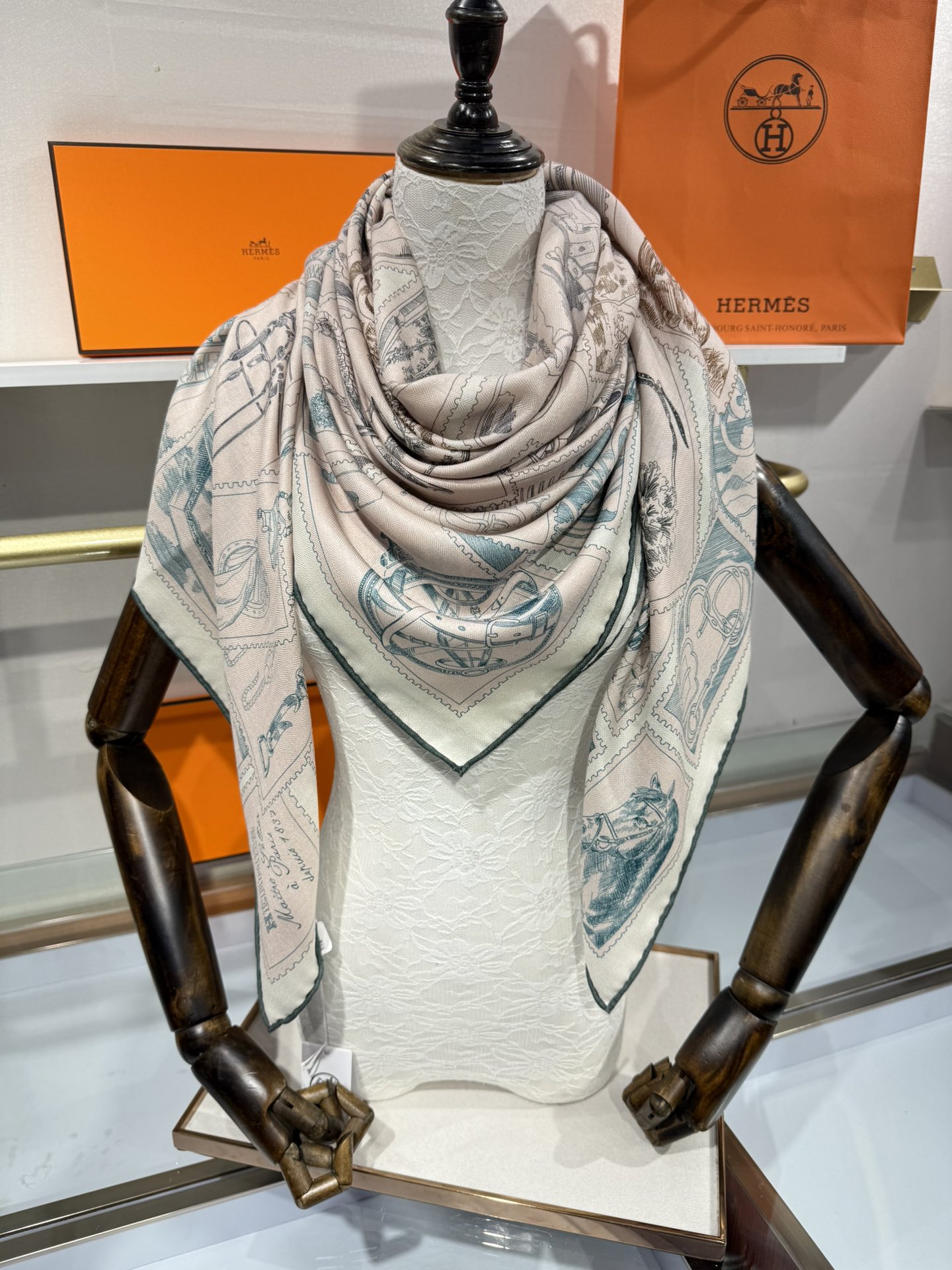 💟2025年秋冬抢先 上新💞【双面同色丝毛方巾】手工卷边山羊绒和真丝混纺披肩（70%山羊绒，30%桑蚕丝