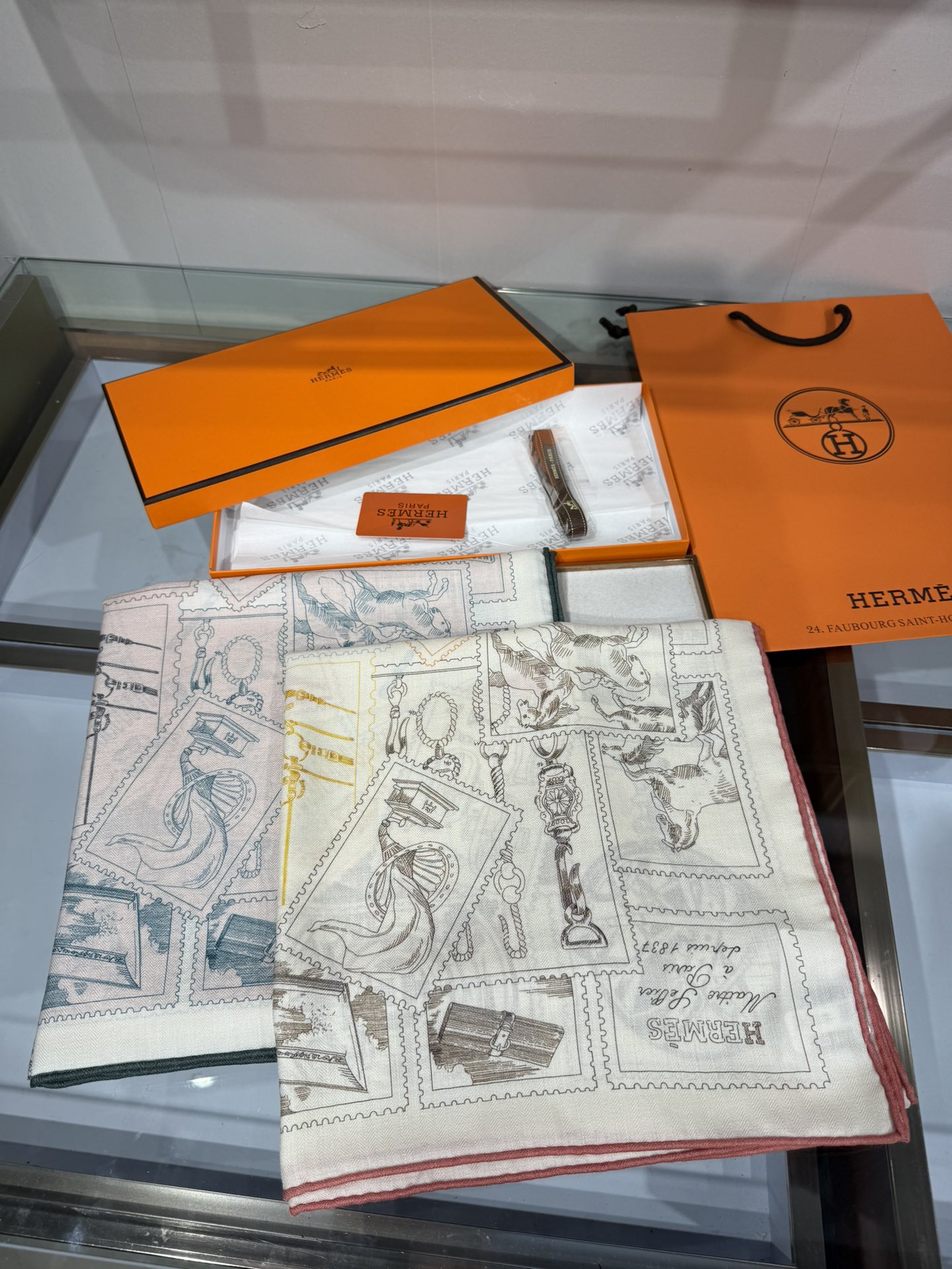 💟2025年秋冬抢先 上新💞【双面同色丝毛方巾】手工卷边山羊绒和真丝混纺披肩（70%山羊绒，30%桑蚕丝