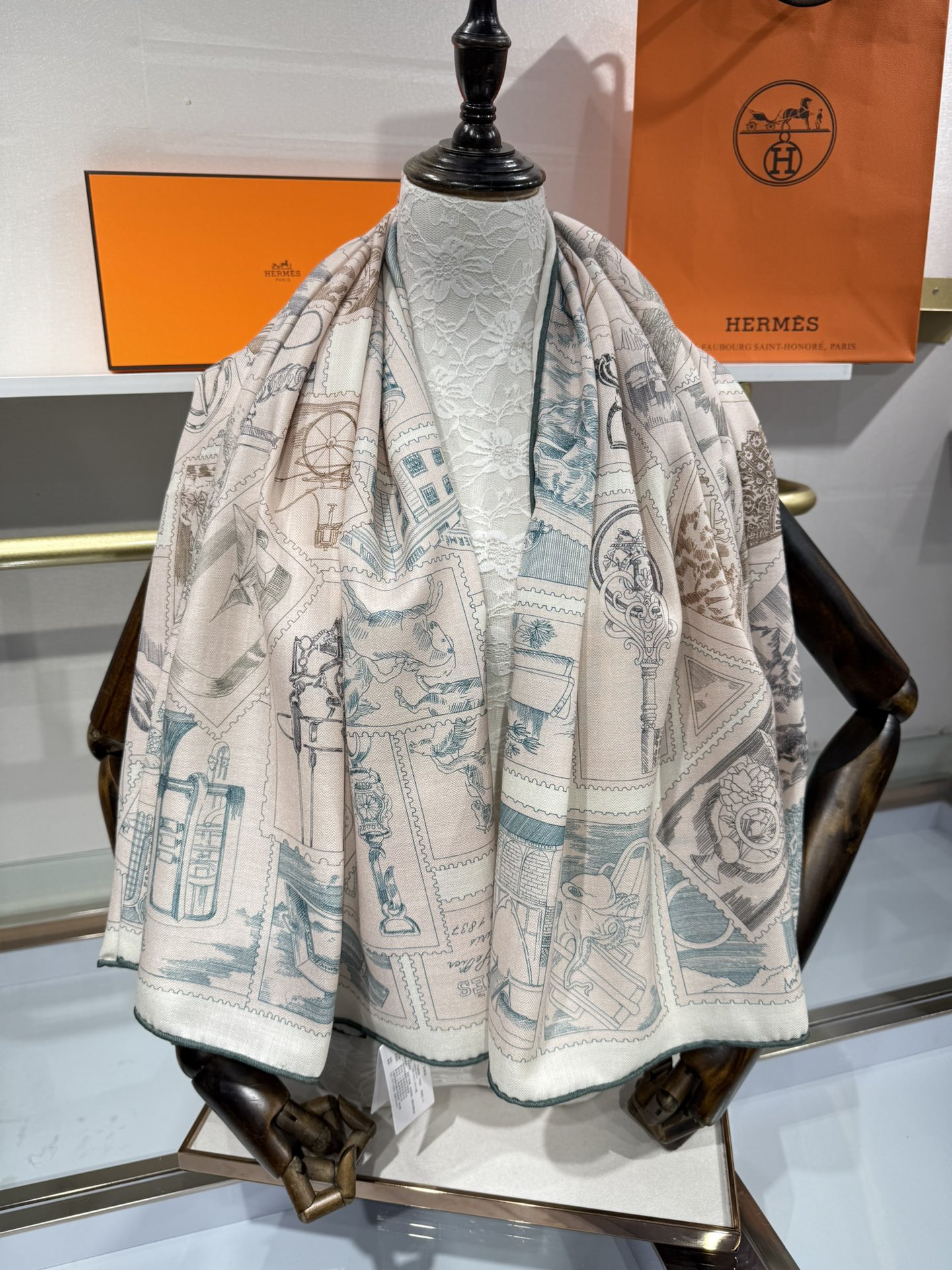 💟2025年秋冬抢先 上新💞【双面同色丝毛方巾】手工卷边山羊绒和真丝混纺披肩（70%山羊绒，30%桑蚕丝