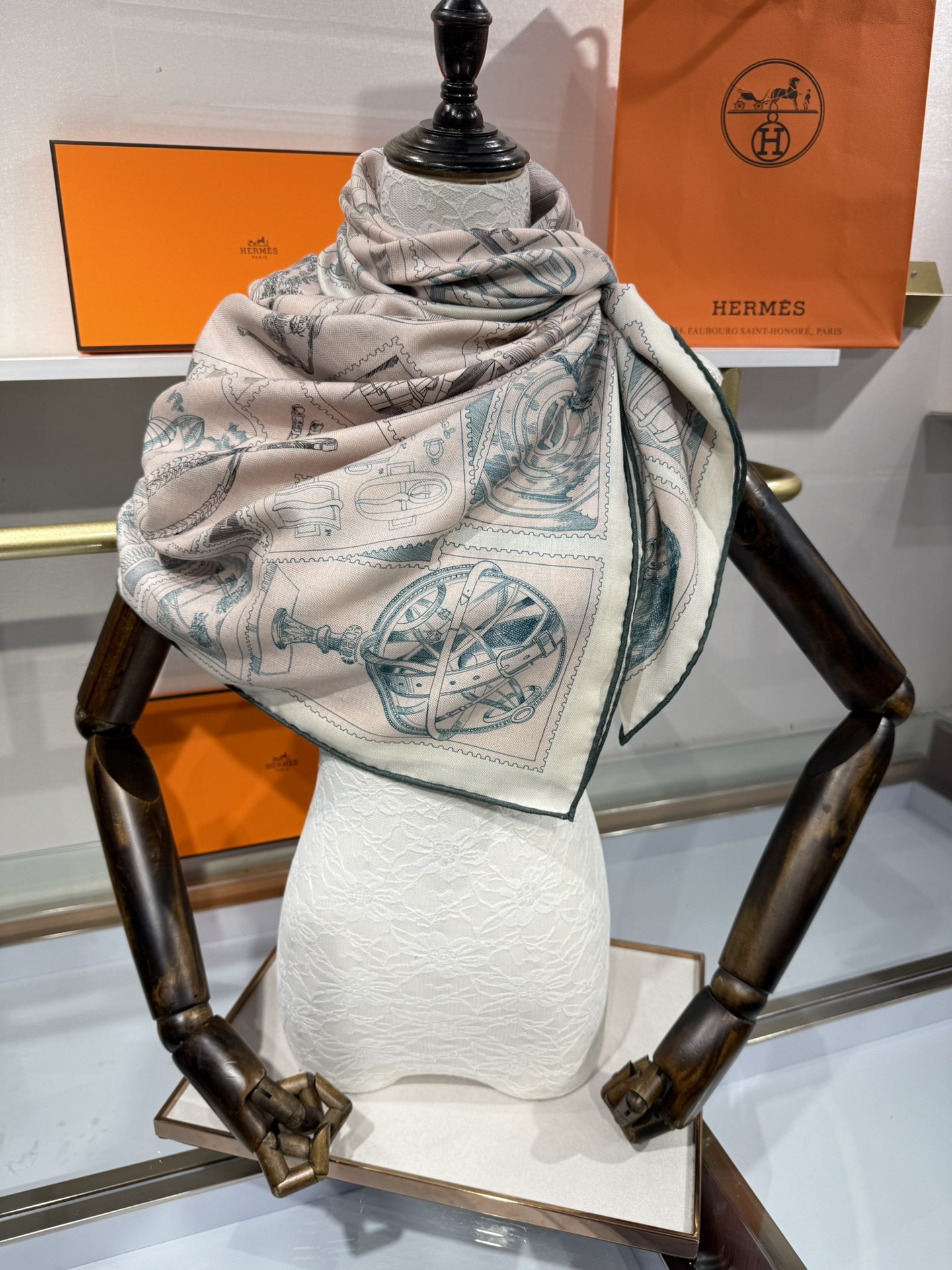 💟2025年秋冬抢先 上新💞【双面同色丝毛方巾】手工卷边山羊绒和真丝混纺披肩（70%山羊绒，30%桑蚕丝