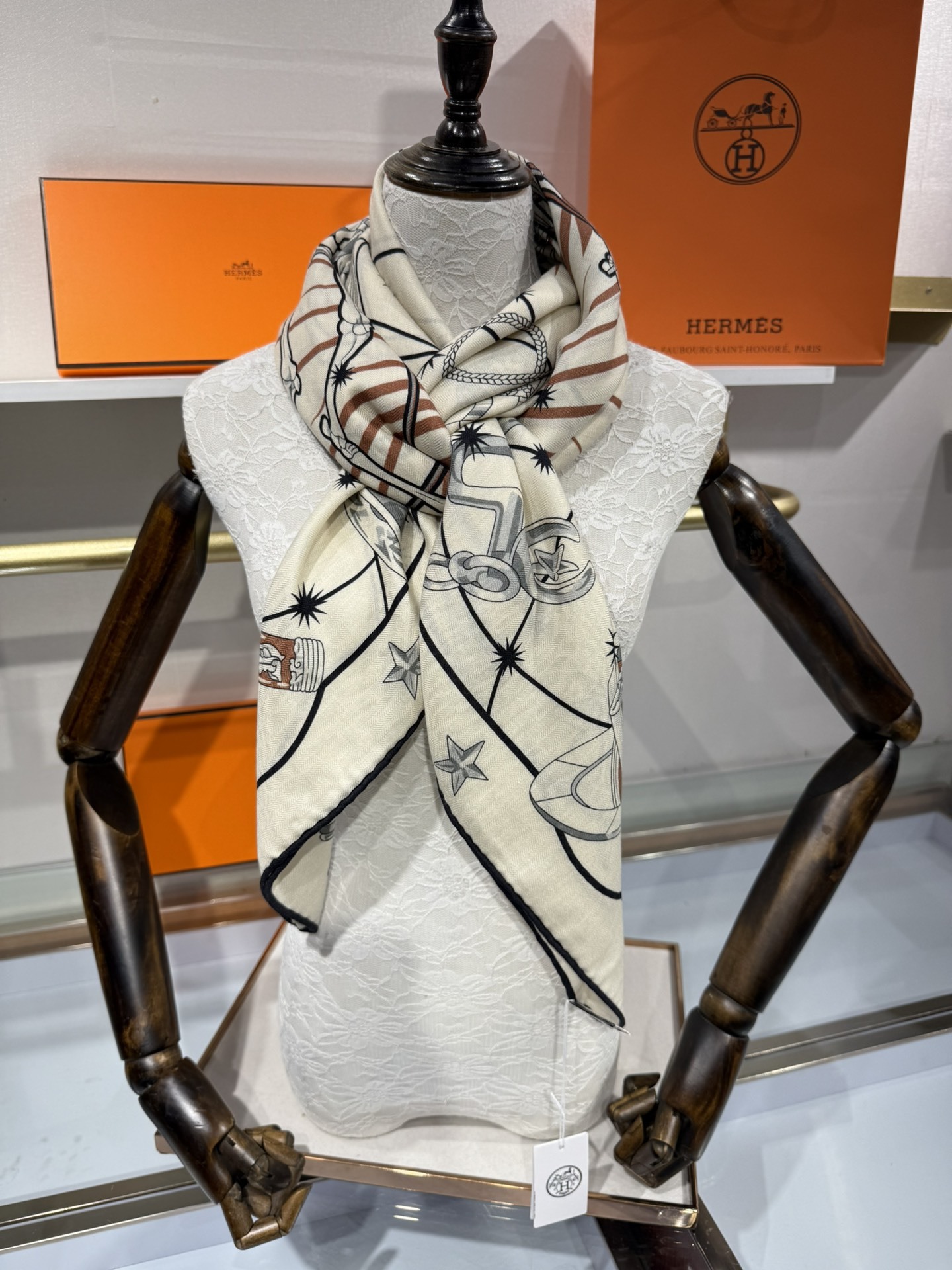 💟2025年秋冬款上新💞【双面同色丝毛方巾】手工卷边山羊绒和真丝混纺披肩(70%山羊绒,30%桑蚕丝)这