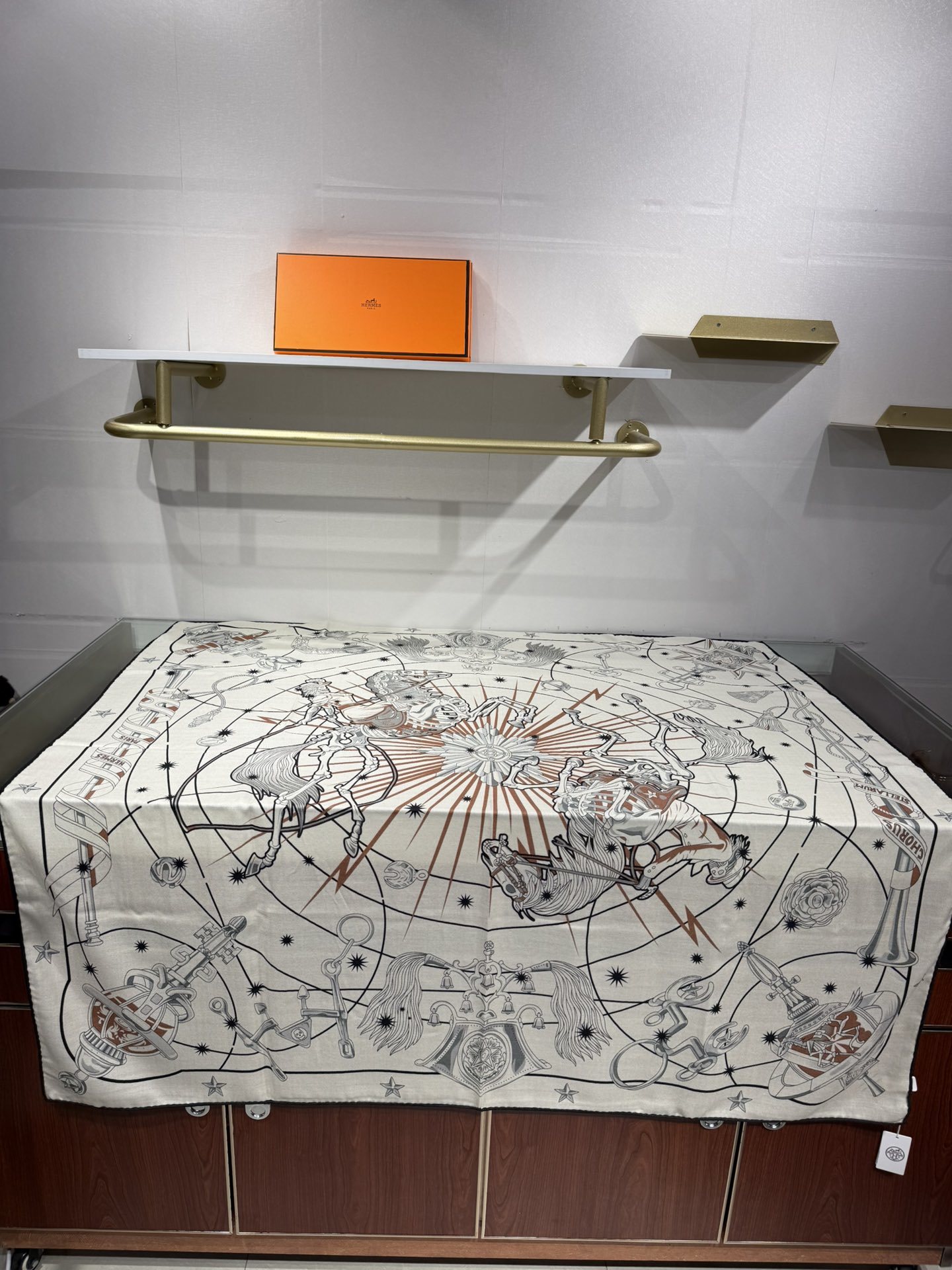 💟2025年秋冬款上新💞【双面同色丝毛方巾】手工卷边山羊绒和真丝混纺披肩(70%山羊绒,30%桑蚕丝)这