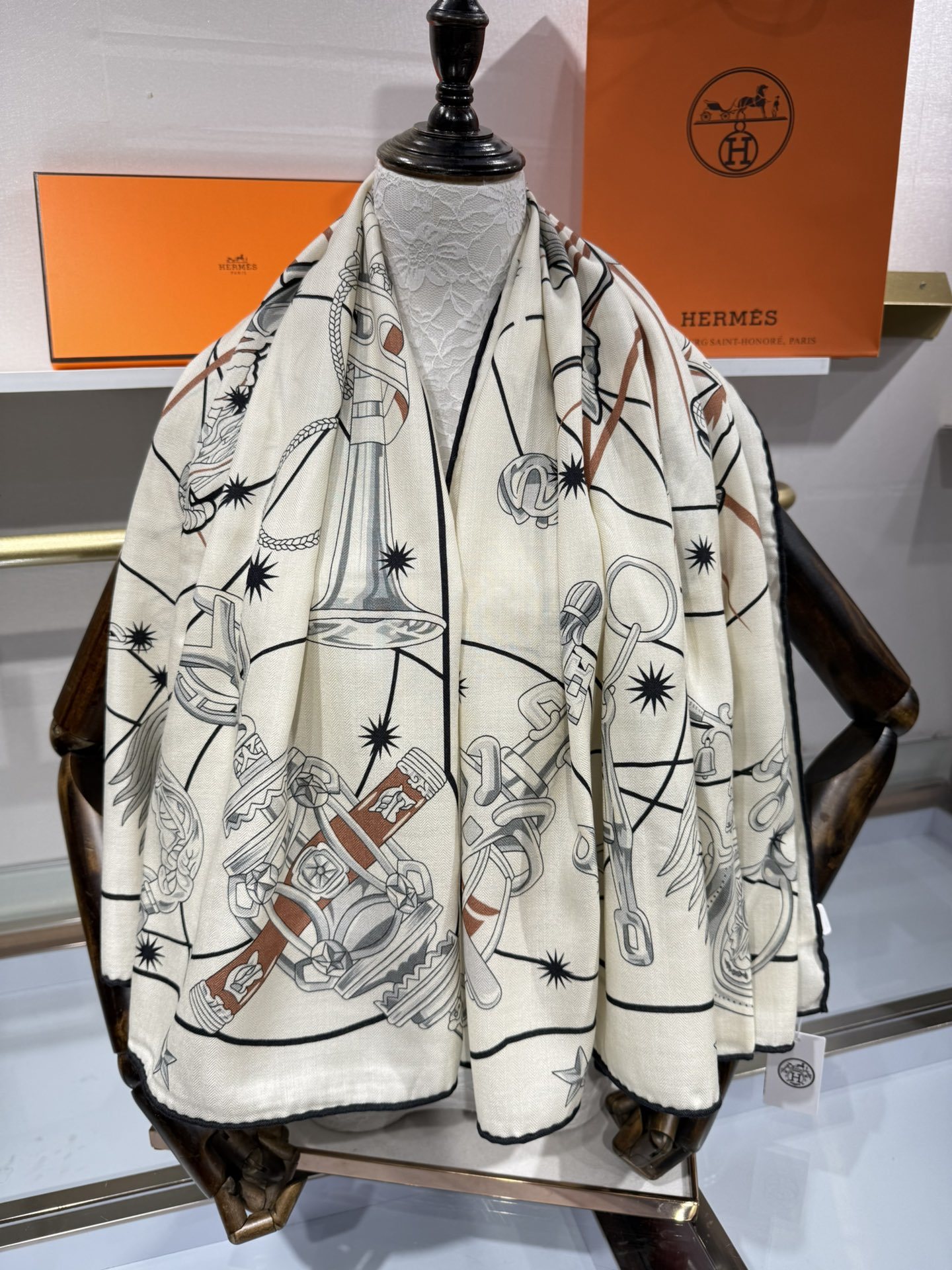 💟2025年秋冬款上新💞【双面同色丝毛方巾】手工卷边山羊绒和真丝混纺披肩(70%山羊绒,30%桑蚕丝)这