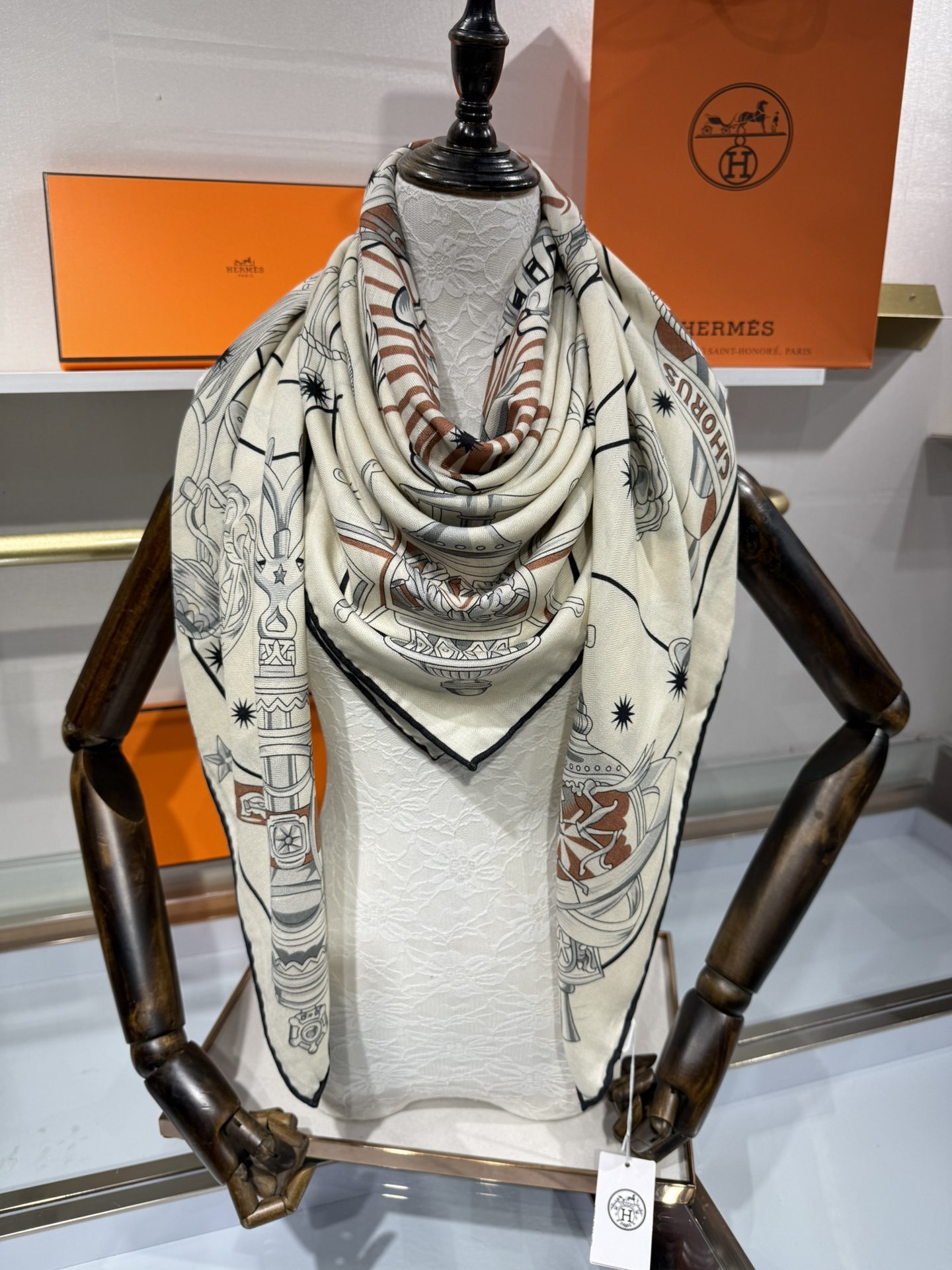 💟2025年秋冬款上新💞【双面同色丝毛方巾】手工卷边山羊绒和真丝混纺披肩(70%山羊绒,30%桑蚕丝)这