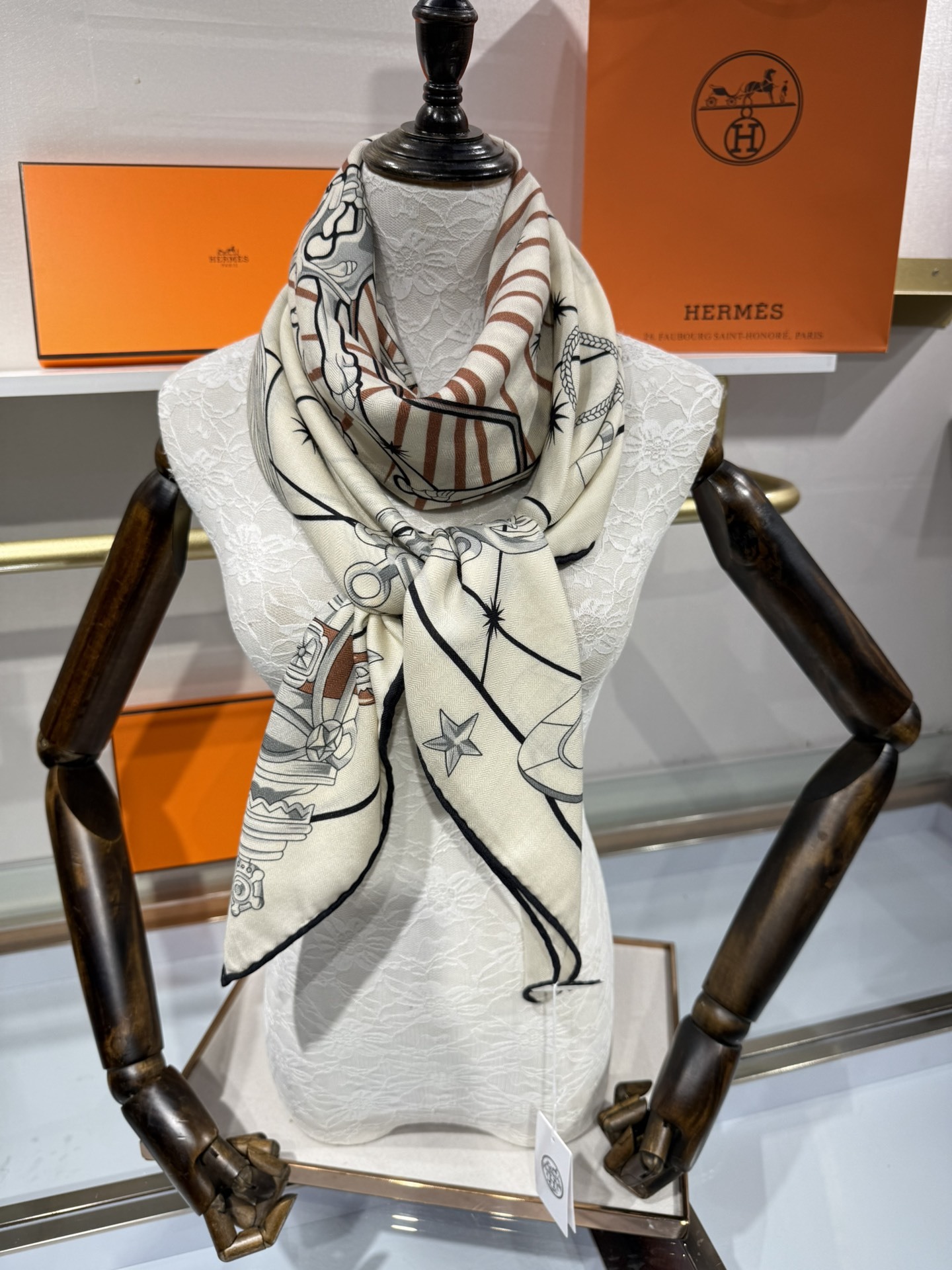 💟2025年秋冬款上新💞【双面同色丝毛方巾】手工卷边山羊绒和真丝混纺披肩(70%山羊绒,30%桑蚕丝)这