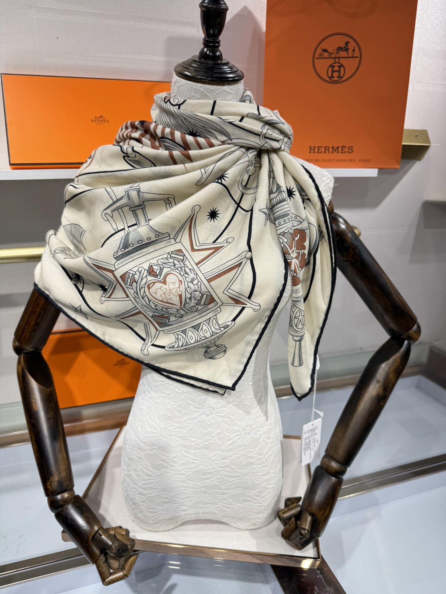 💟2025年秋冬款上新💞【双面同色丝毛方巾】手工卷边山羊绒和真丝混纺披肩(70%山羊绒,30%桑蚕丝)这