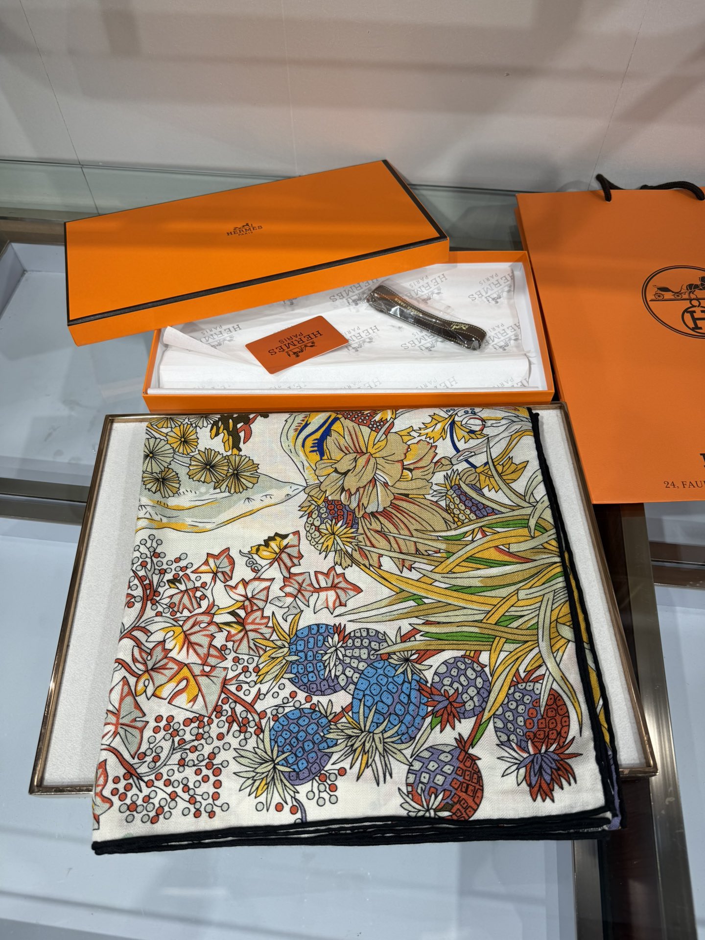 💟2025年秋冬抢先 上新💞【双面同色丝毛方巾】手工卷边山羊绒和真丝混纺披肩（70%山羊绒，30%桑蚕丝