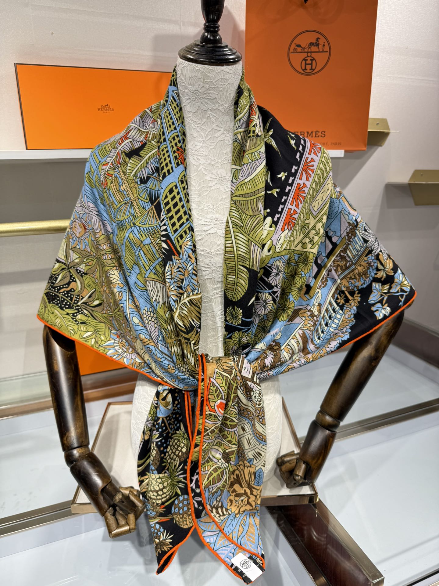 💟2025年秋冬抢先 上新💞【双面同色丝毛方巾】手工卷边山羊绒和真丝混纺披肩（70%山羊绒，30%桑蚕丝