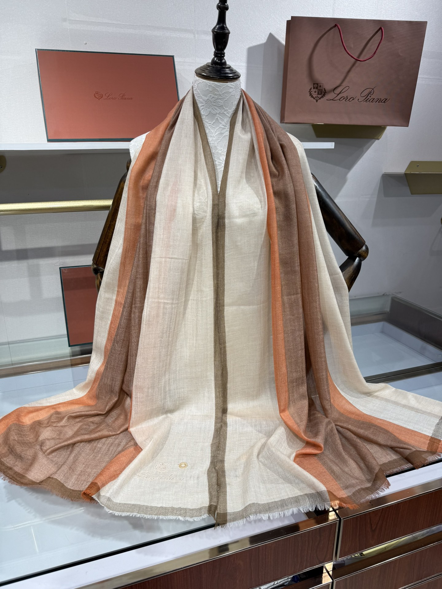 💟Loro Piana LP 最新独家供应十年二十年都不过时！也只有LP羊绒围巾能把这么看似简单外观的围