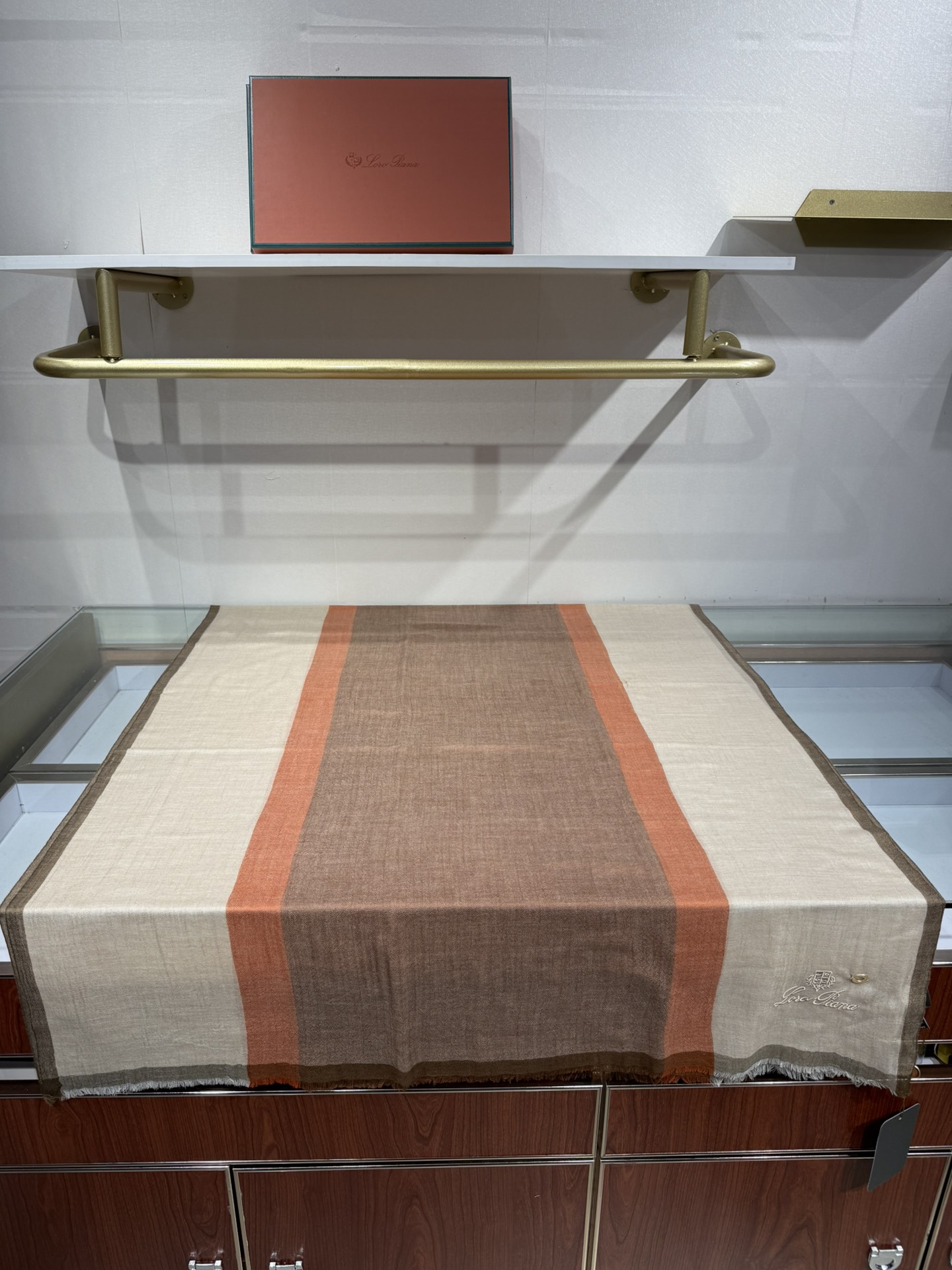 💟Loro Piana LP 最新独家供应十年二十年都不过时！也只有LP羊绒围巾能把这么看似简单外观的围