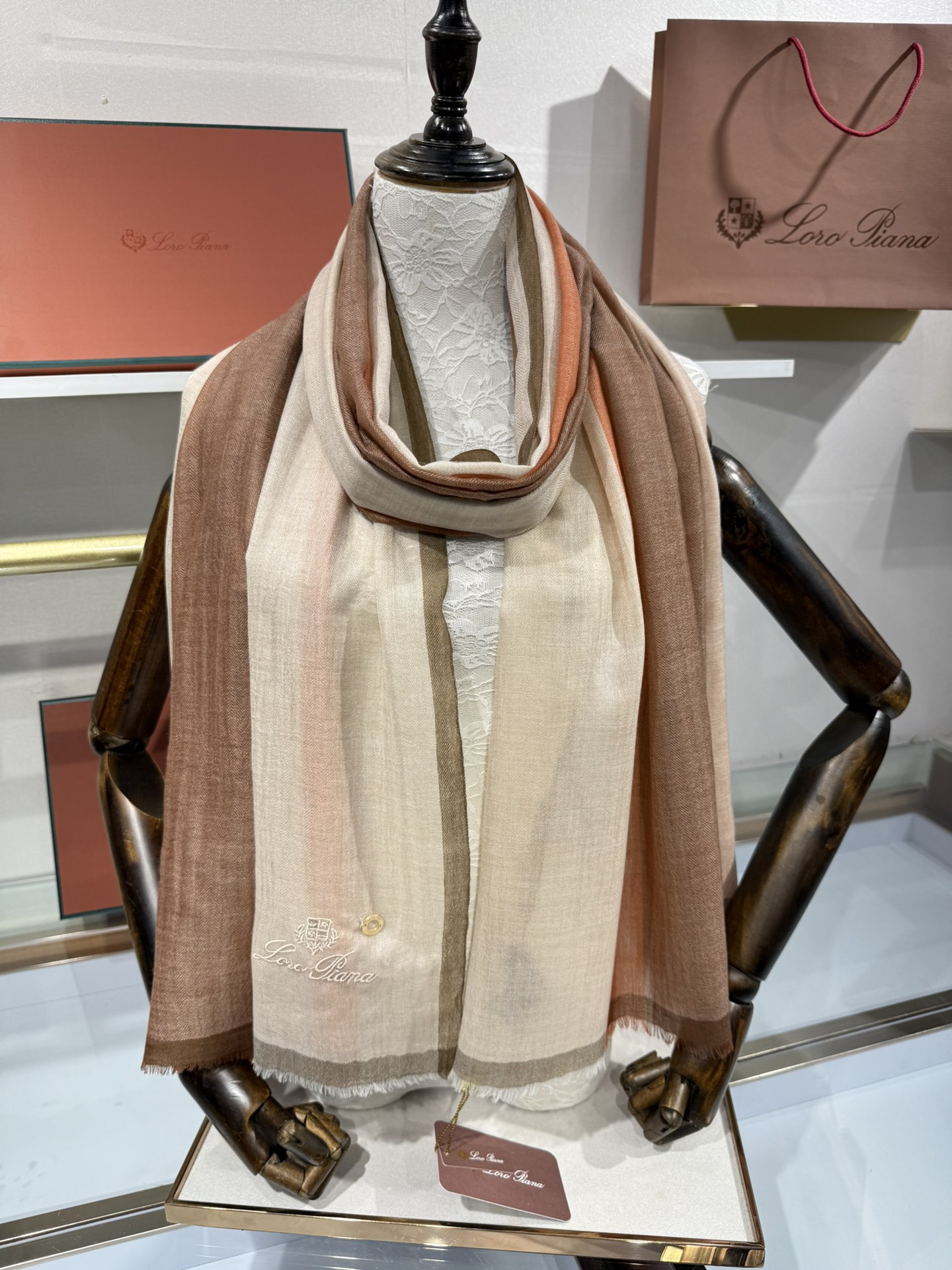 💟Loro Piana LP 最新独家供应十年二十年都不过时！也只有LP羊绒围巾能把这么看似简单外观的围