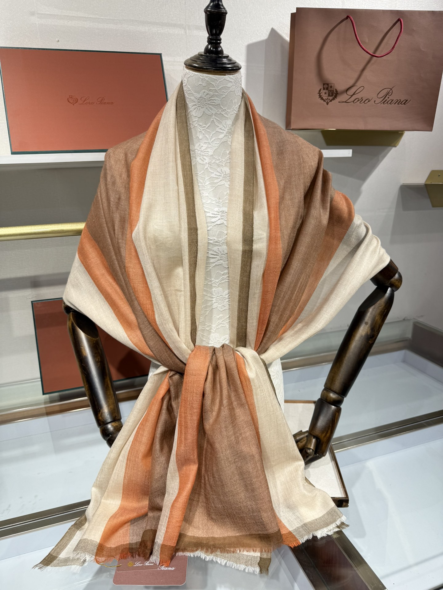 💟Loro Piana LP 最新独家供应十年二十年都不过时！也只有LP羊绒围巾能把这么看似简单外观的围