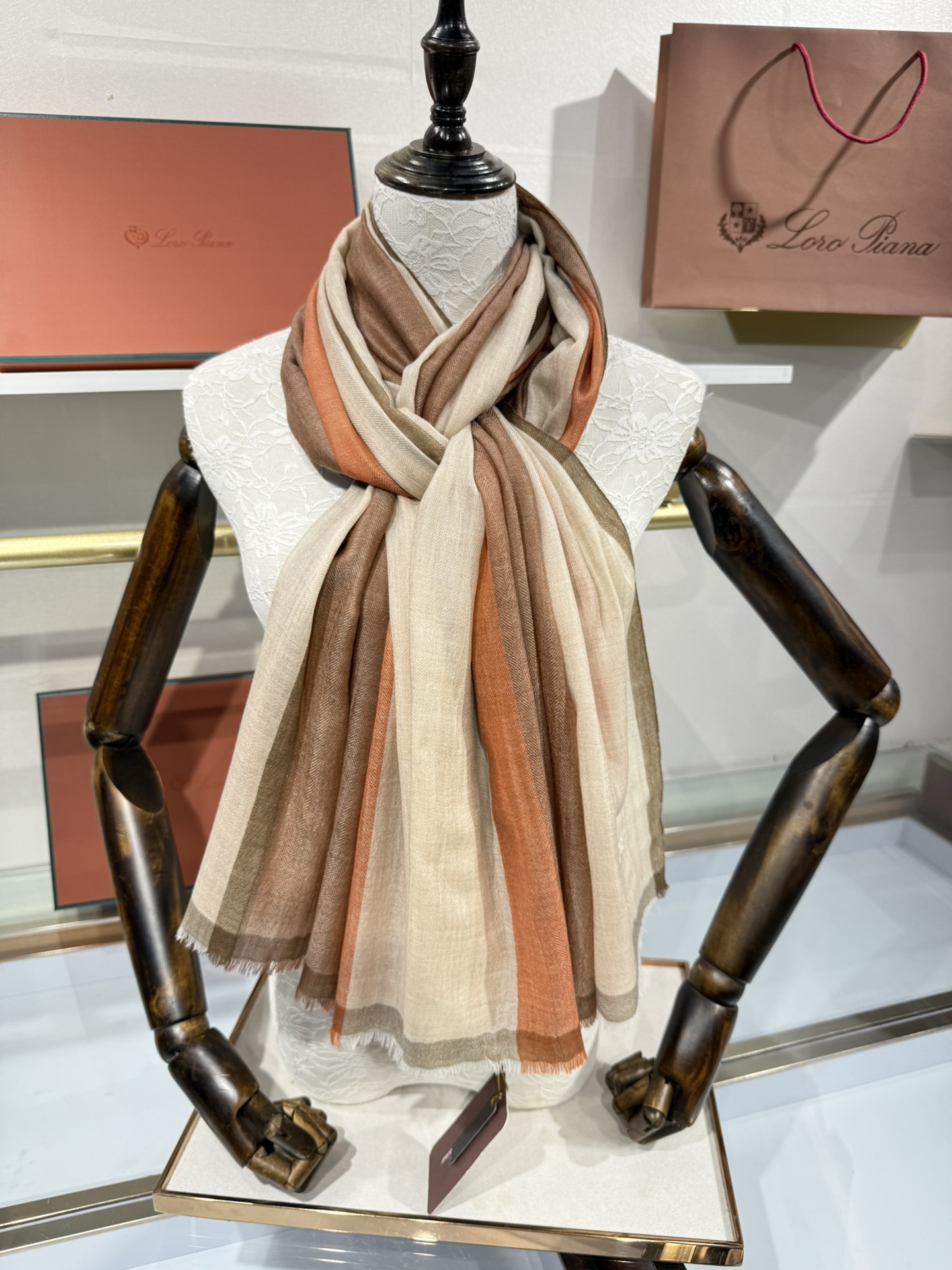 💟Loro Piana LP 最新独家供应十年二十年都不过时！也只有LP羊绒围巾能把这么看似简单外观的围