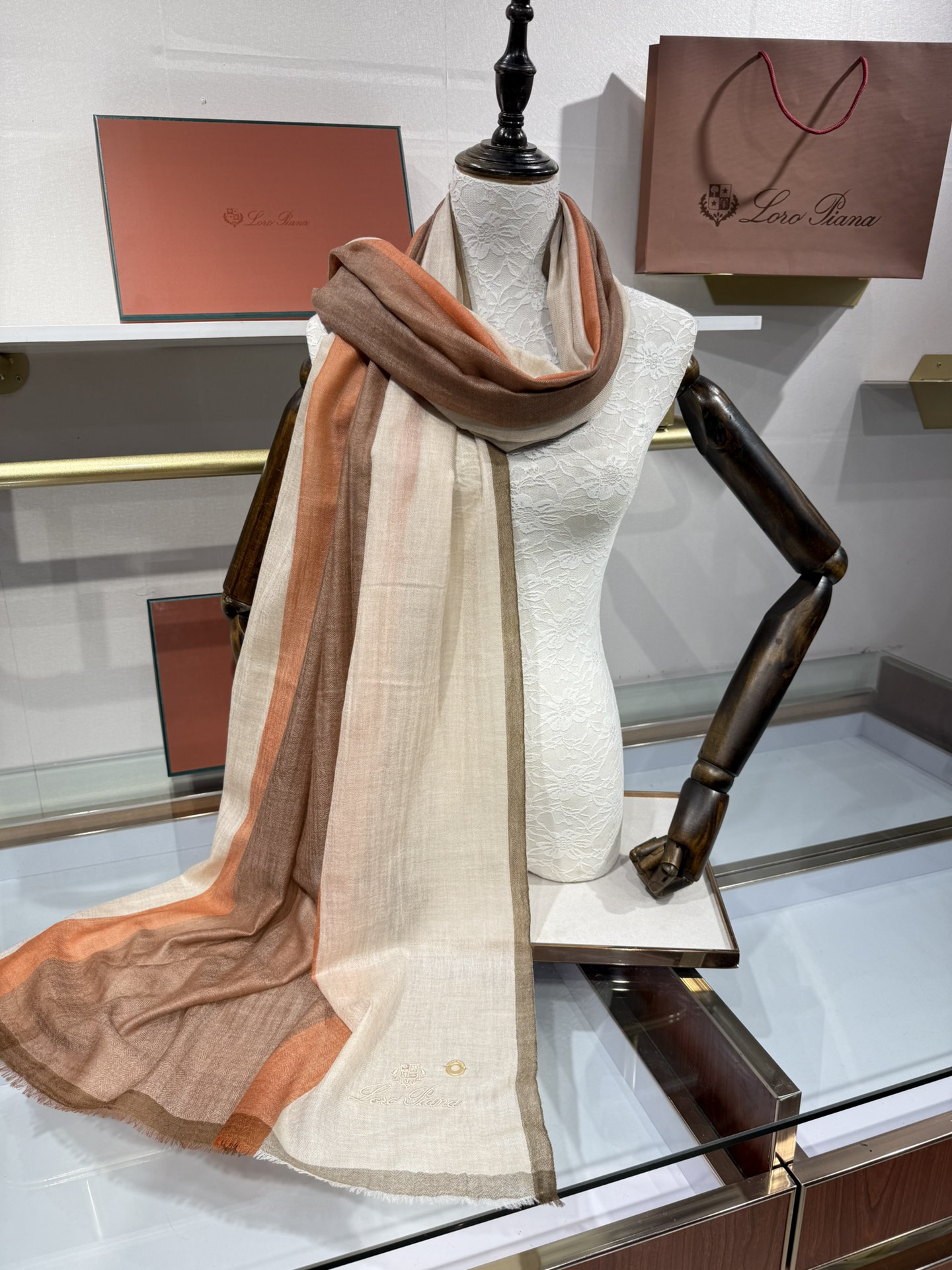 💟Loro Piana LP 最新独家供应十年二十年都不过时！也只有LP羊绒围巾能把这么看似简单外观的围