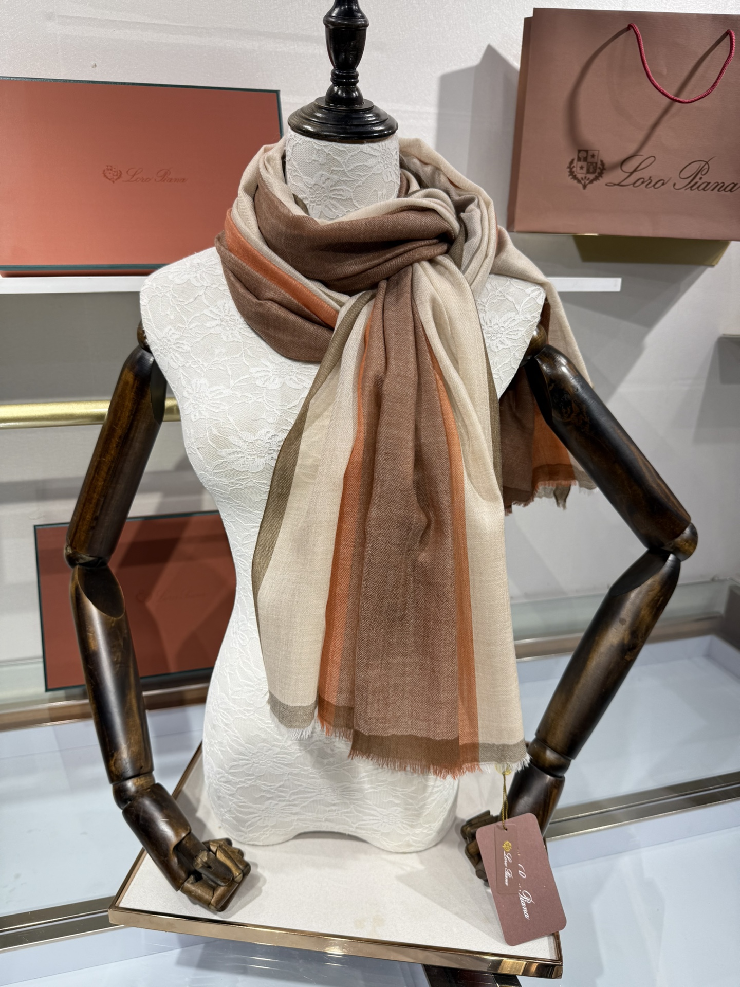 💟Loro Piana LP 最新独家供应十年二十年都不过时！也只有LP羊绒围巾能把这么看似简单外观的围
