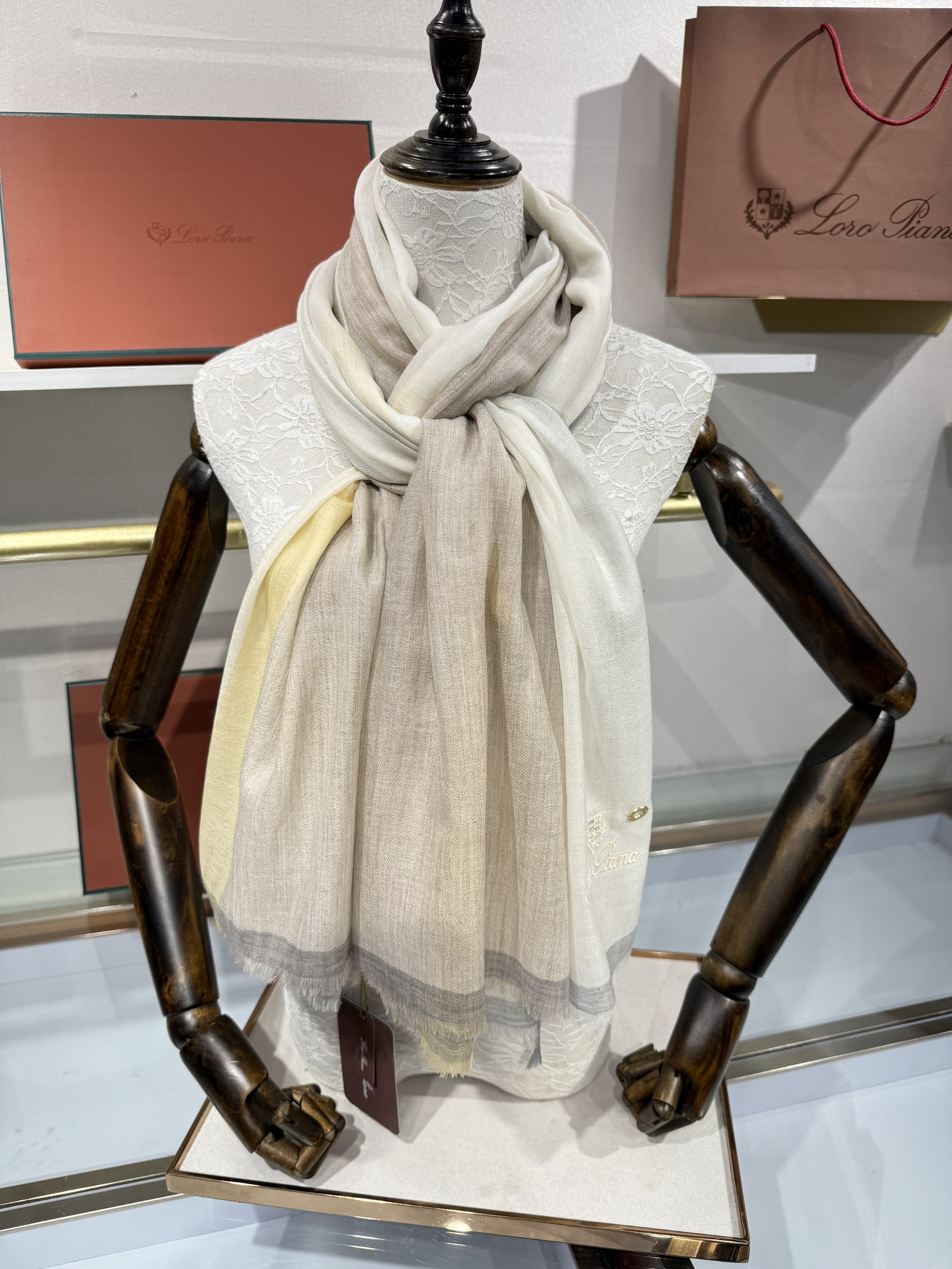 💟Loro Piana LP 最新独家供应十年二十年都不过时！也只有LP羊绒围巾能把这么看似简单外观的围