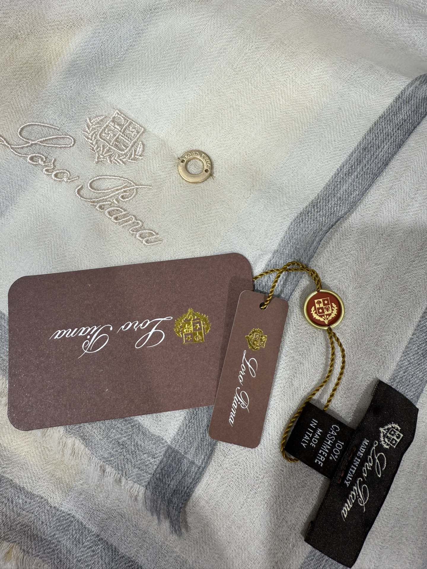 💟Loro Piana LP 最新独家供应十年二十年都不过时！也只有LP羊绒围巾能把这么看似简单外观的围