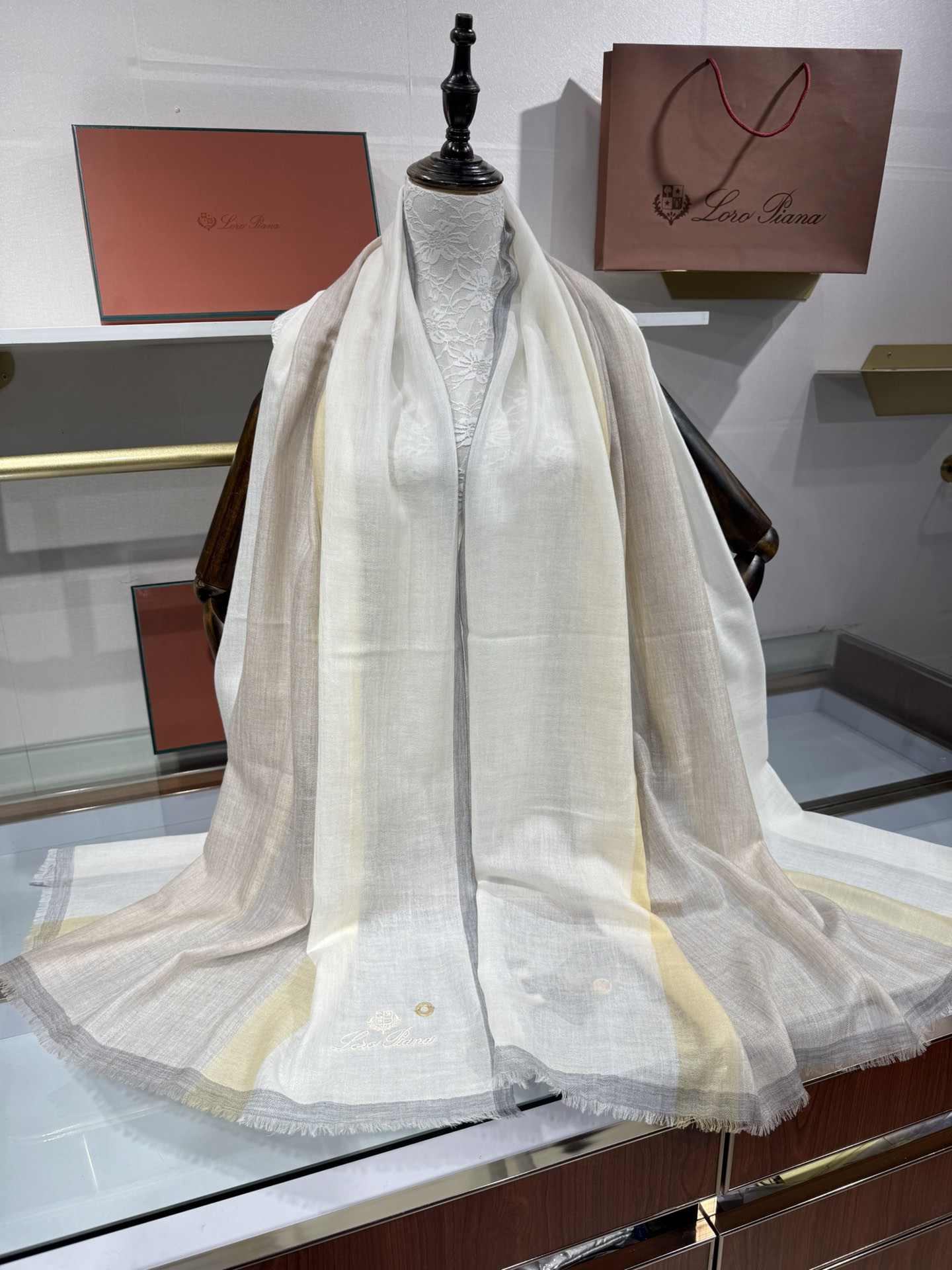 💟Loro Piana LP 最新独家供应十年二十年都不过时！也只有LP羊绒围巾能把这么看似简单外观的围