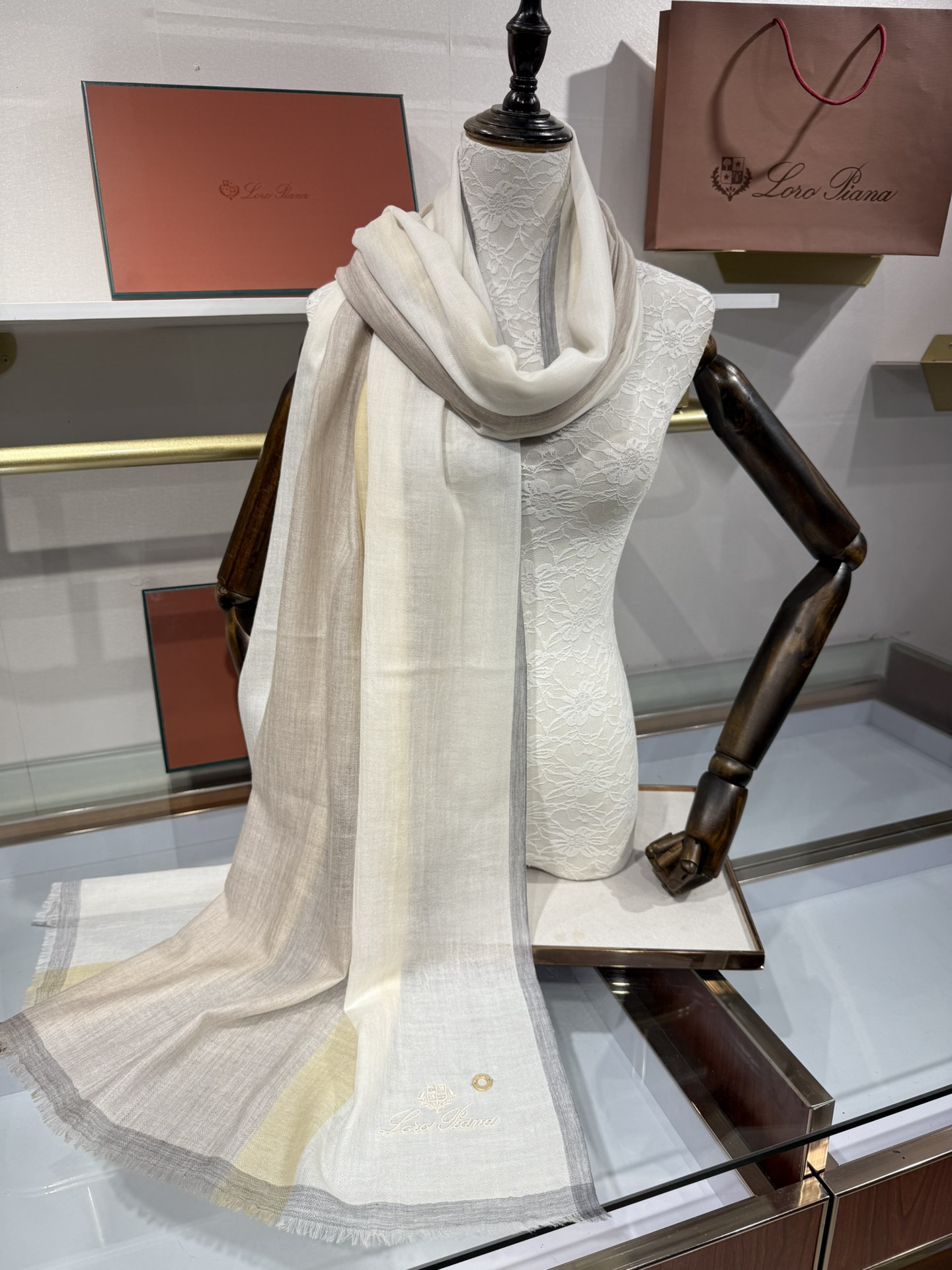 💟Loro Piana LP 最新独家供应十年二十年都不过时！也只有LP羊绒围巾能把这么看似简单外观的围