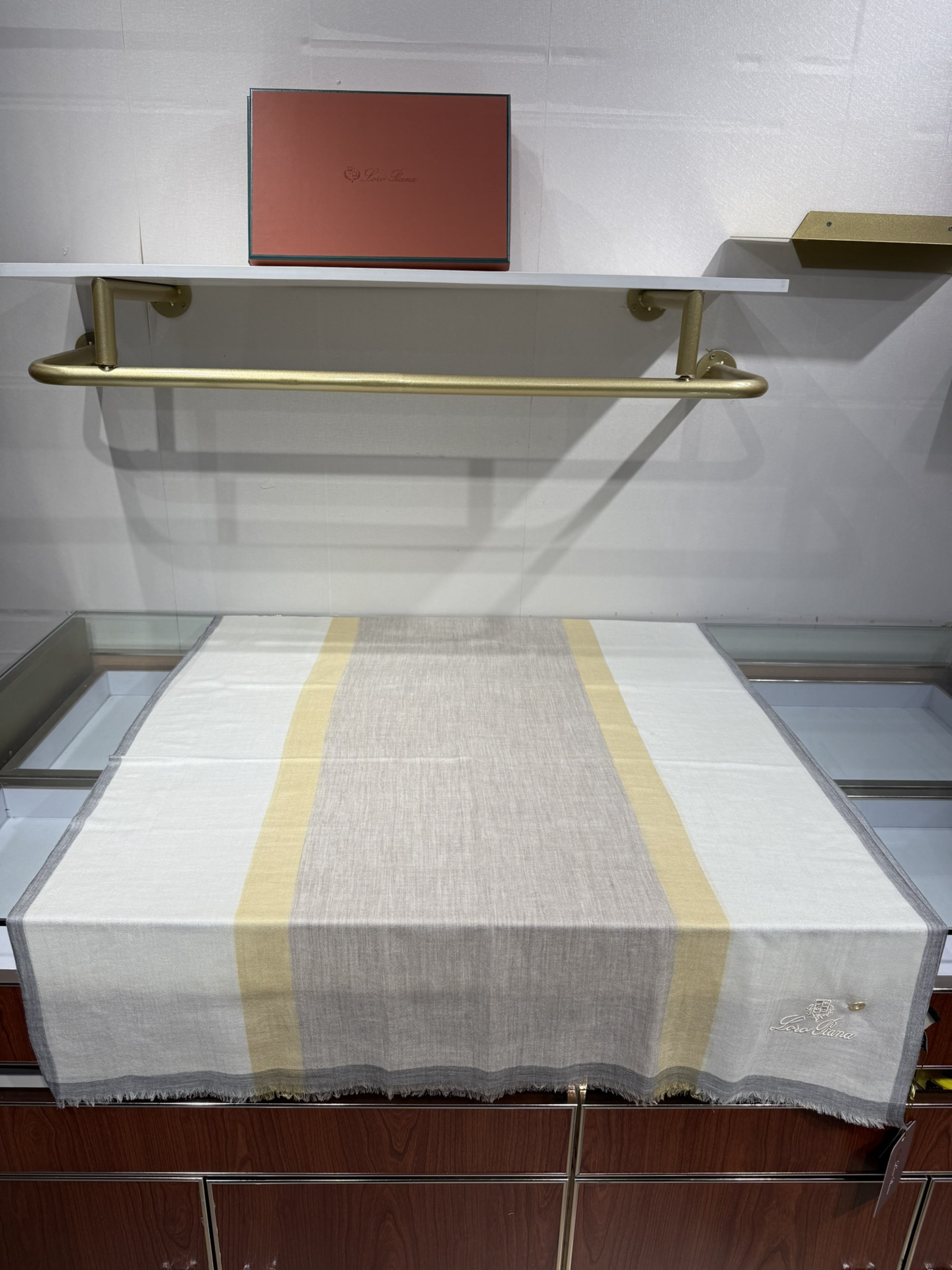 💟Loro Piana LP 最新独家供应十年二十年都不过时！也只有LP羊绒围巾能把这么看似简单外观的围